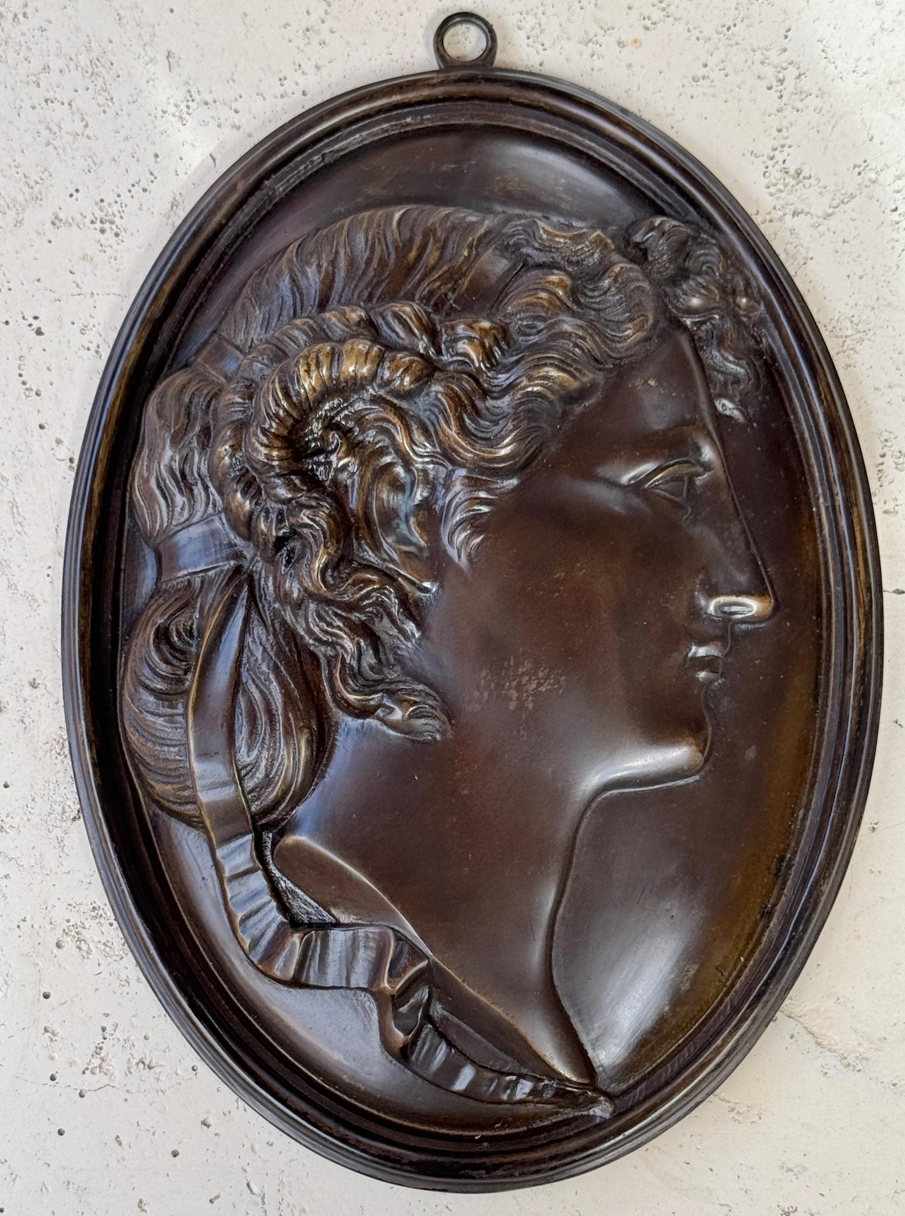 Siglo XIX  Gran Medallón Retrato de Alejandro Magno en Bronce Grand Tour en venta