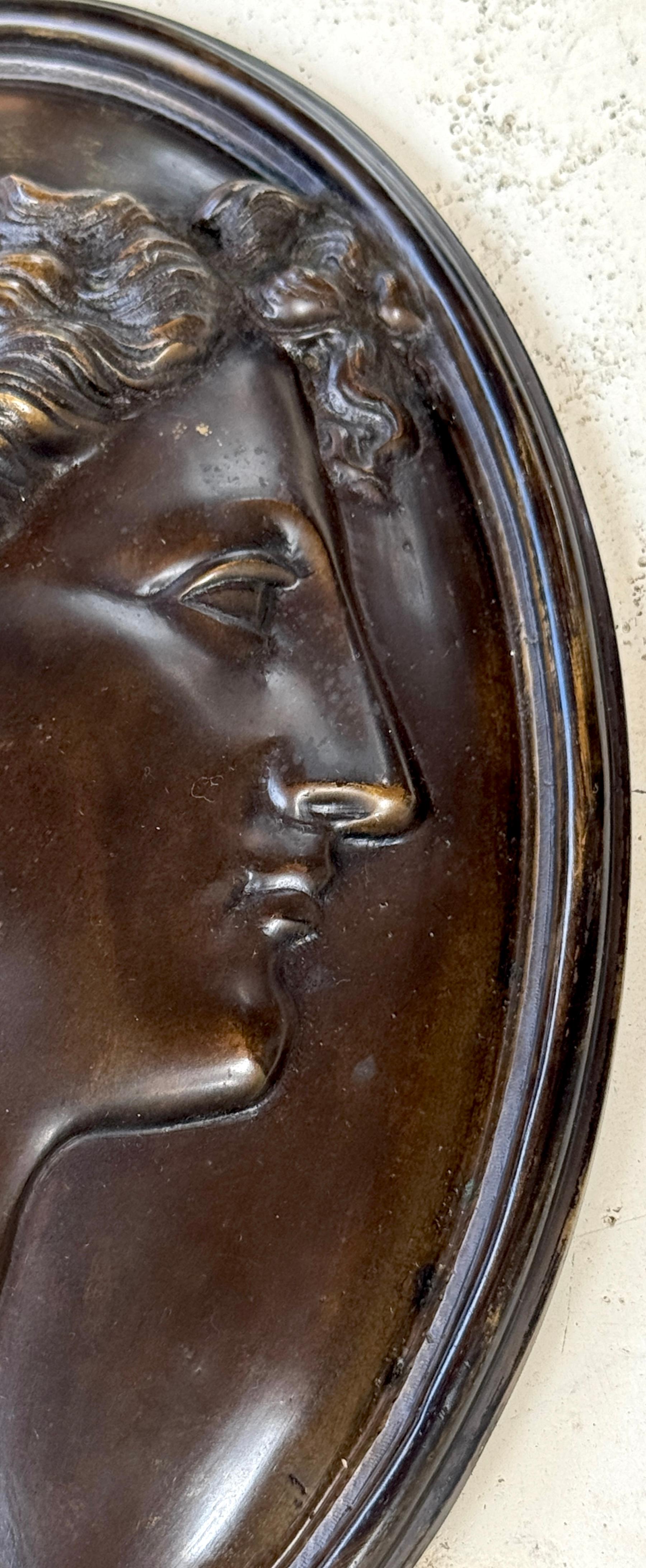 Siglo XIX  Gran Medallón Retrato de Alejandro Magno en Bronce Italiano en venta