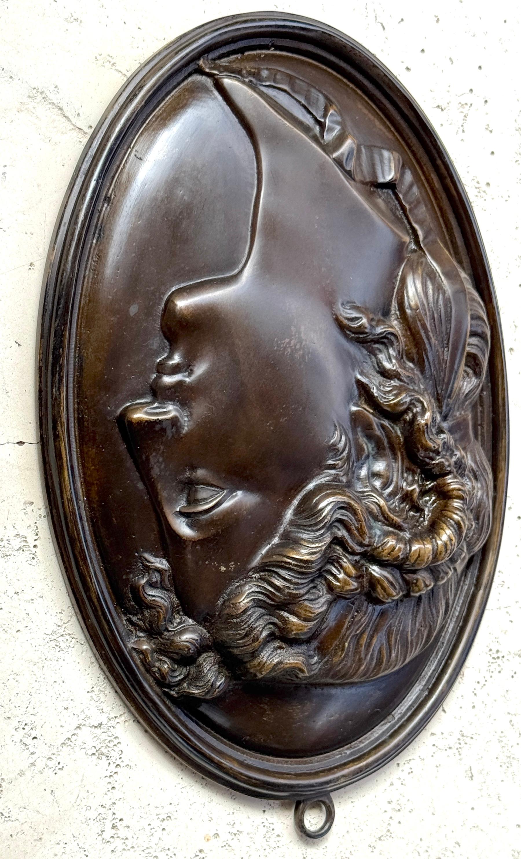 Siglo XIX  Gran Medallón Retrato de Alejandro Magno en Bronce Vaciado en venta