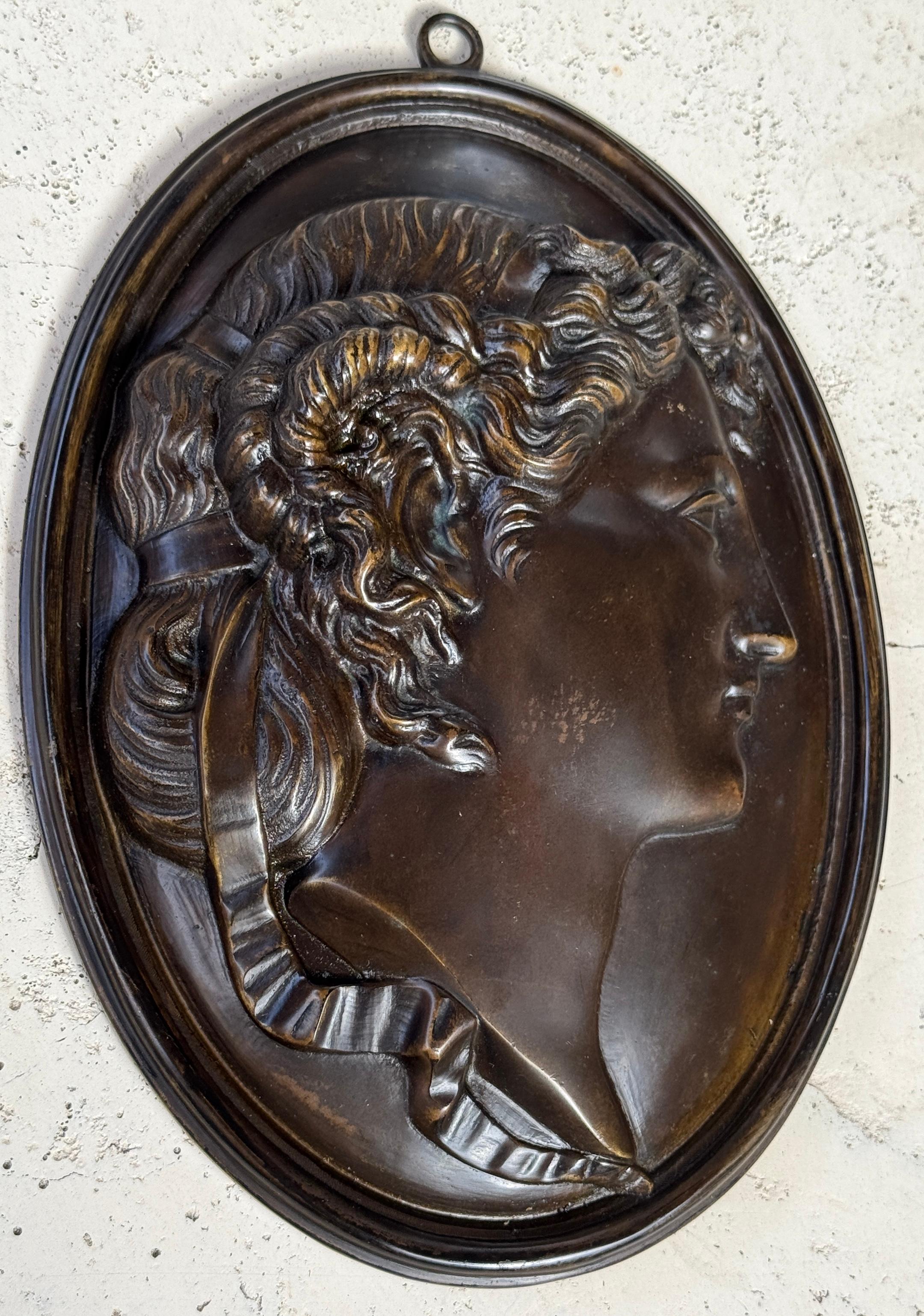 Siglo XIX  Gran Medallón Retrato de Alejandro Magno en Bronce en venta 1