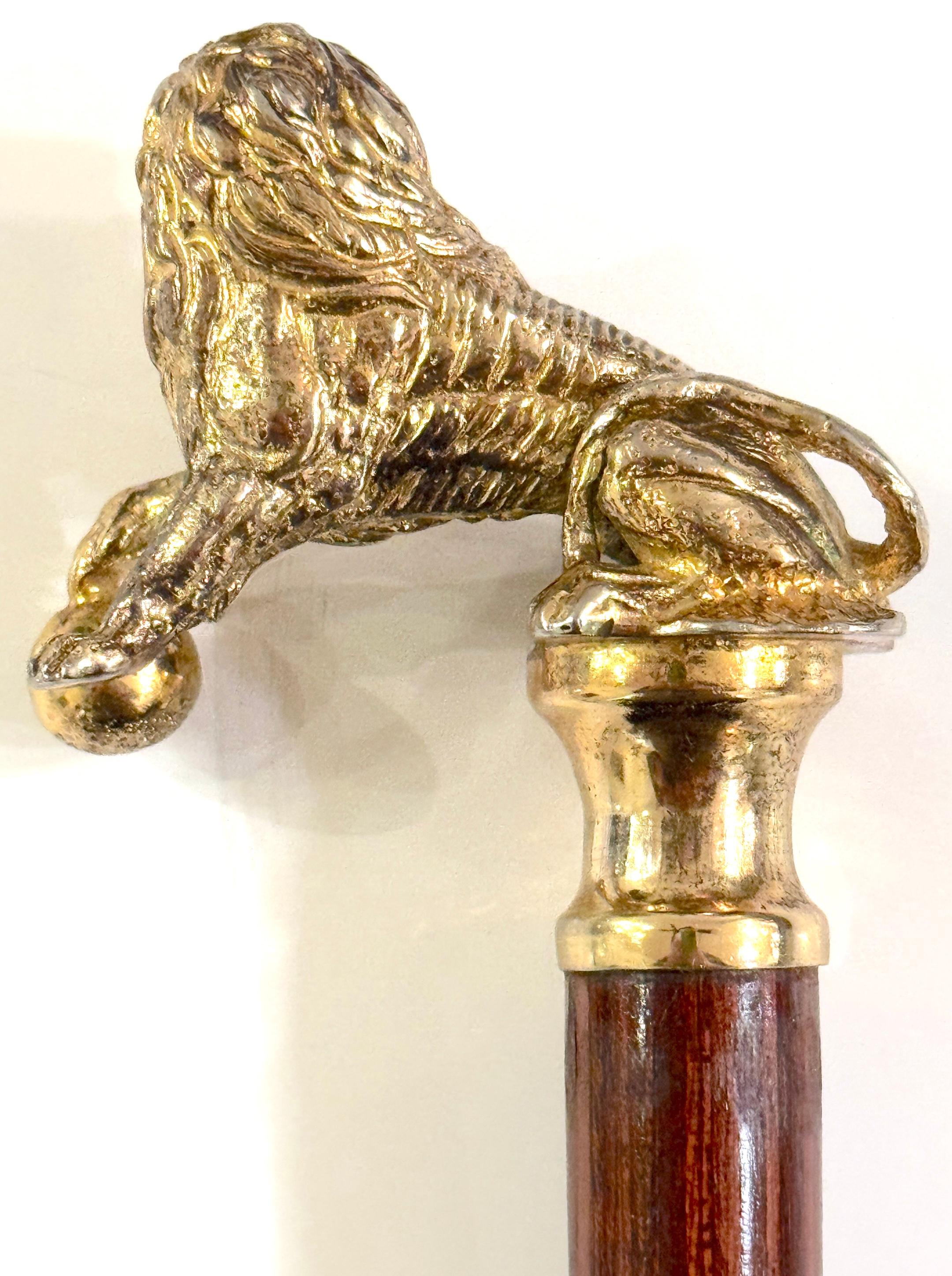 Argent sterling A.C. Silver. Silver Gilt 3-Dimensional Medici Lion & Orb Cane en vente