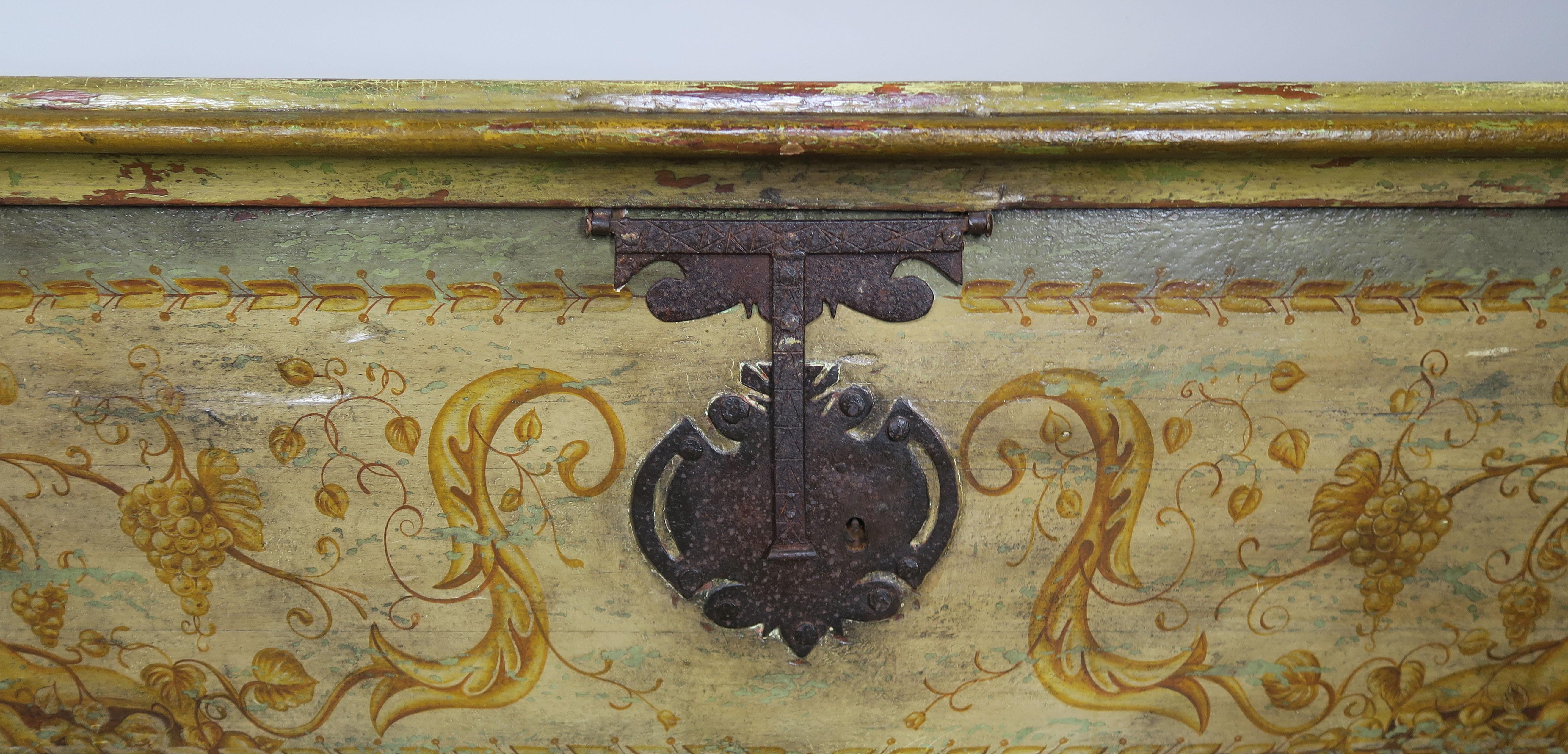 19th Century Italian Hand Painted Chest with Cherubs In Good Condition In Los Angeles, CA