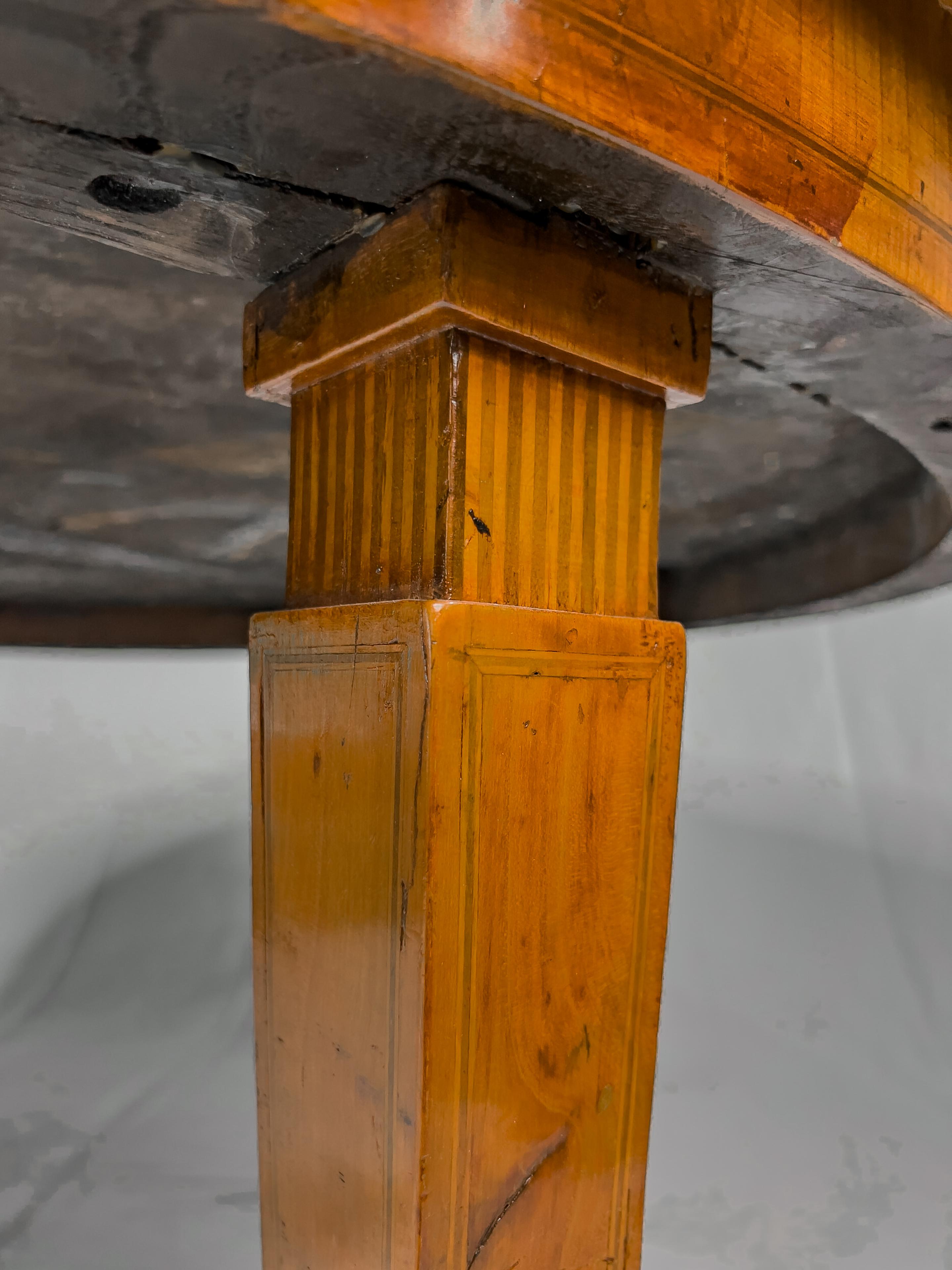 19th C. Italian Neoclassical Dining Table For Sale 3