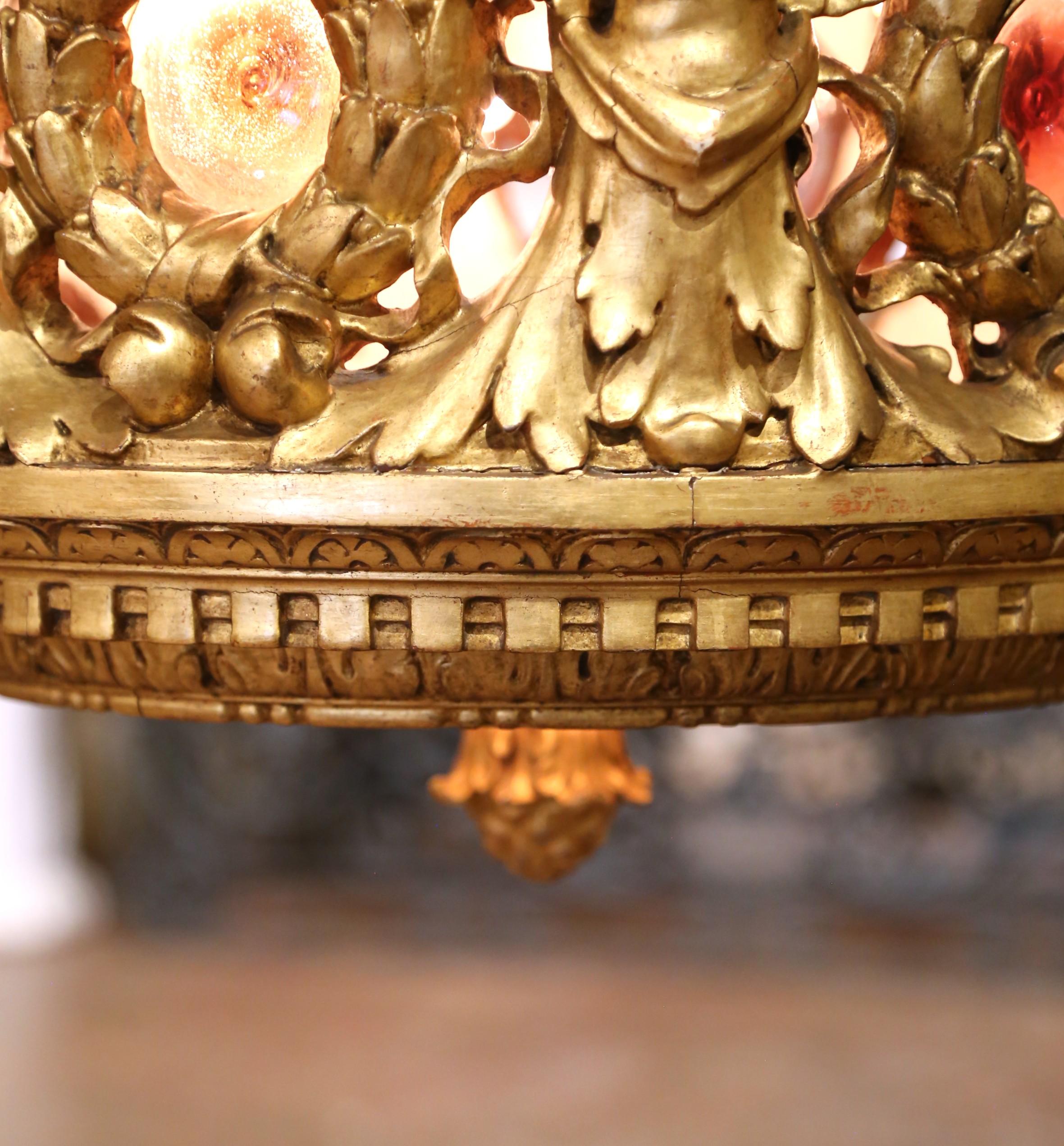 A.I.C. Chandelier italien néoclassique en bois doré et verre avec sculptures figuratives en vente 4