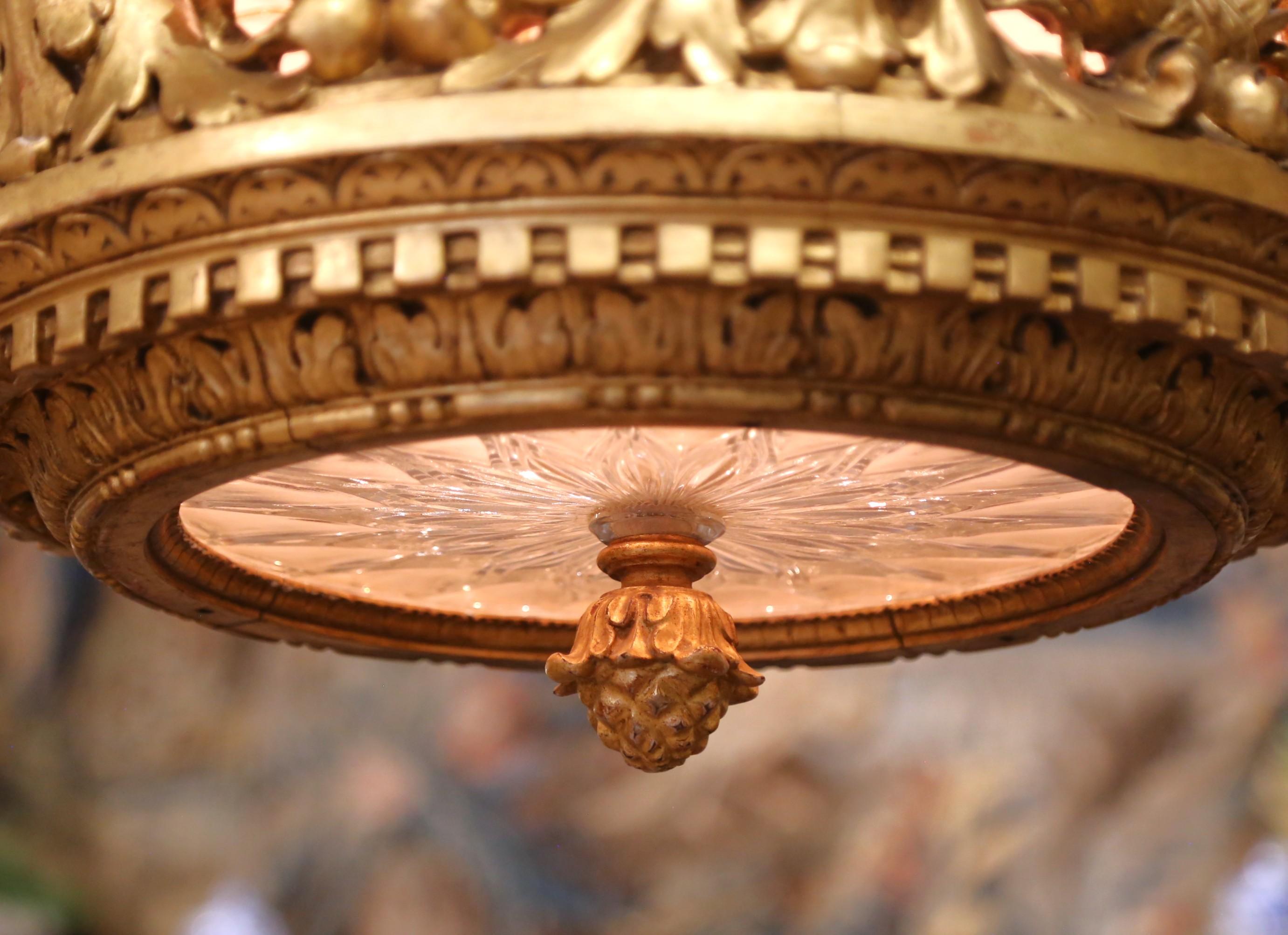 A.I.C. Chandelier italien néoclassique en bois doré et verre avec sculptures figuratives en vente 5