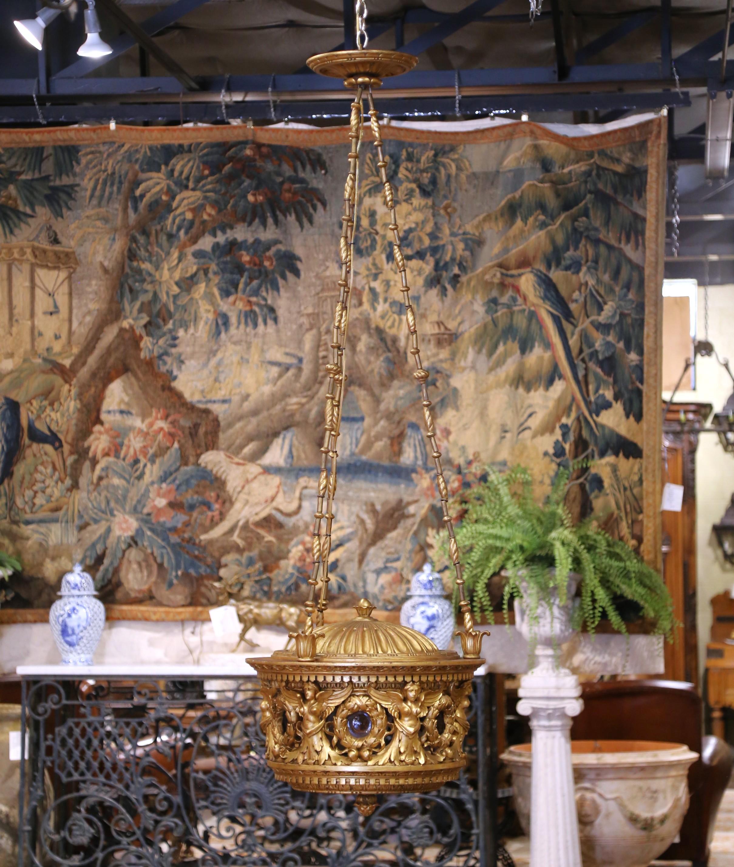 XIXe siècle A.I.C. Chandelier italien néoclassique en bois doré et verre avec sculptures figuratives en vente
