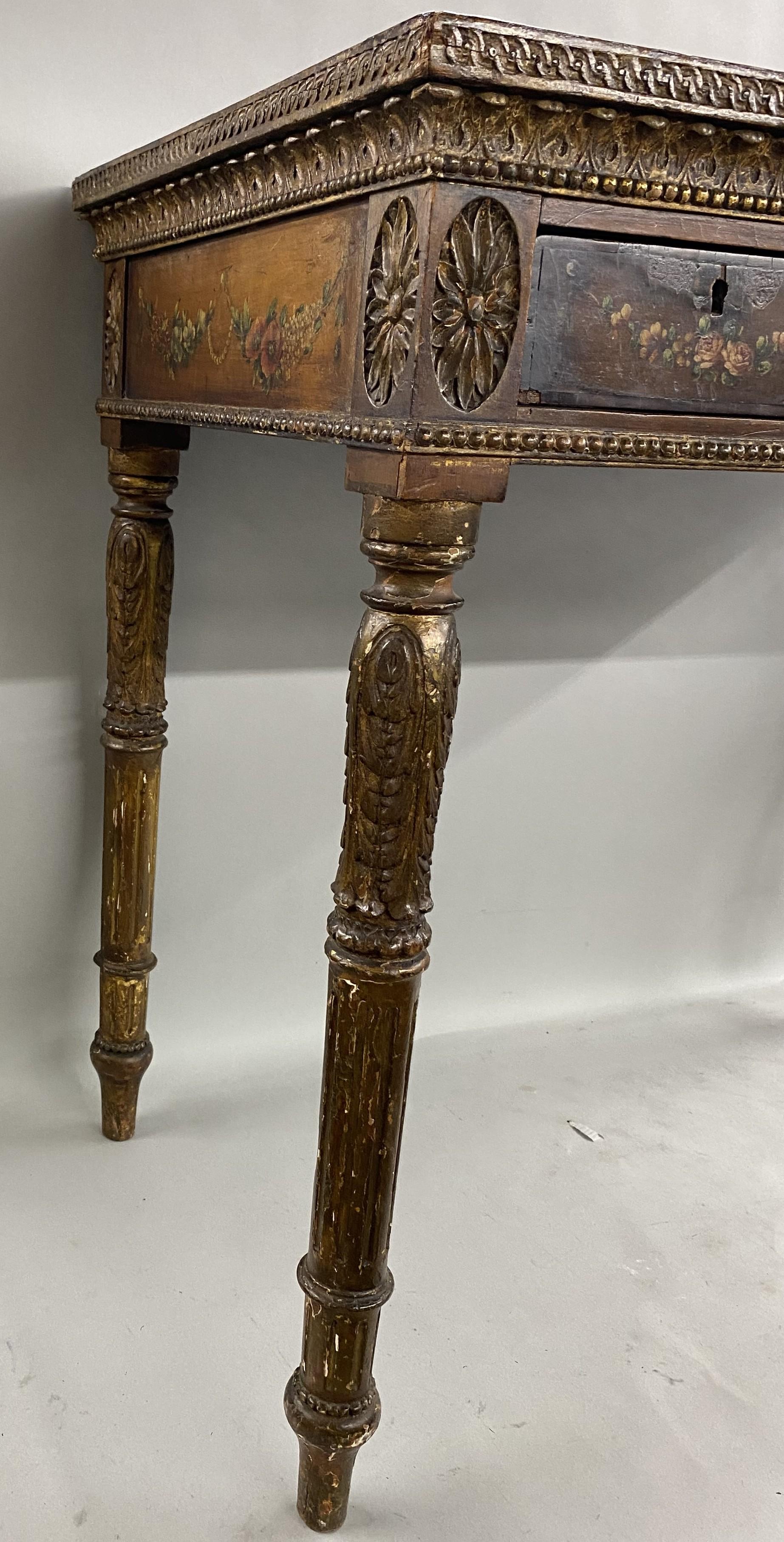 Cuir A.I.C. C'est une table d'écriture polychrome néoclassique italienne du 19e siècle avec un plateau en cuir.