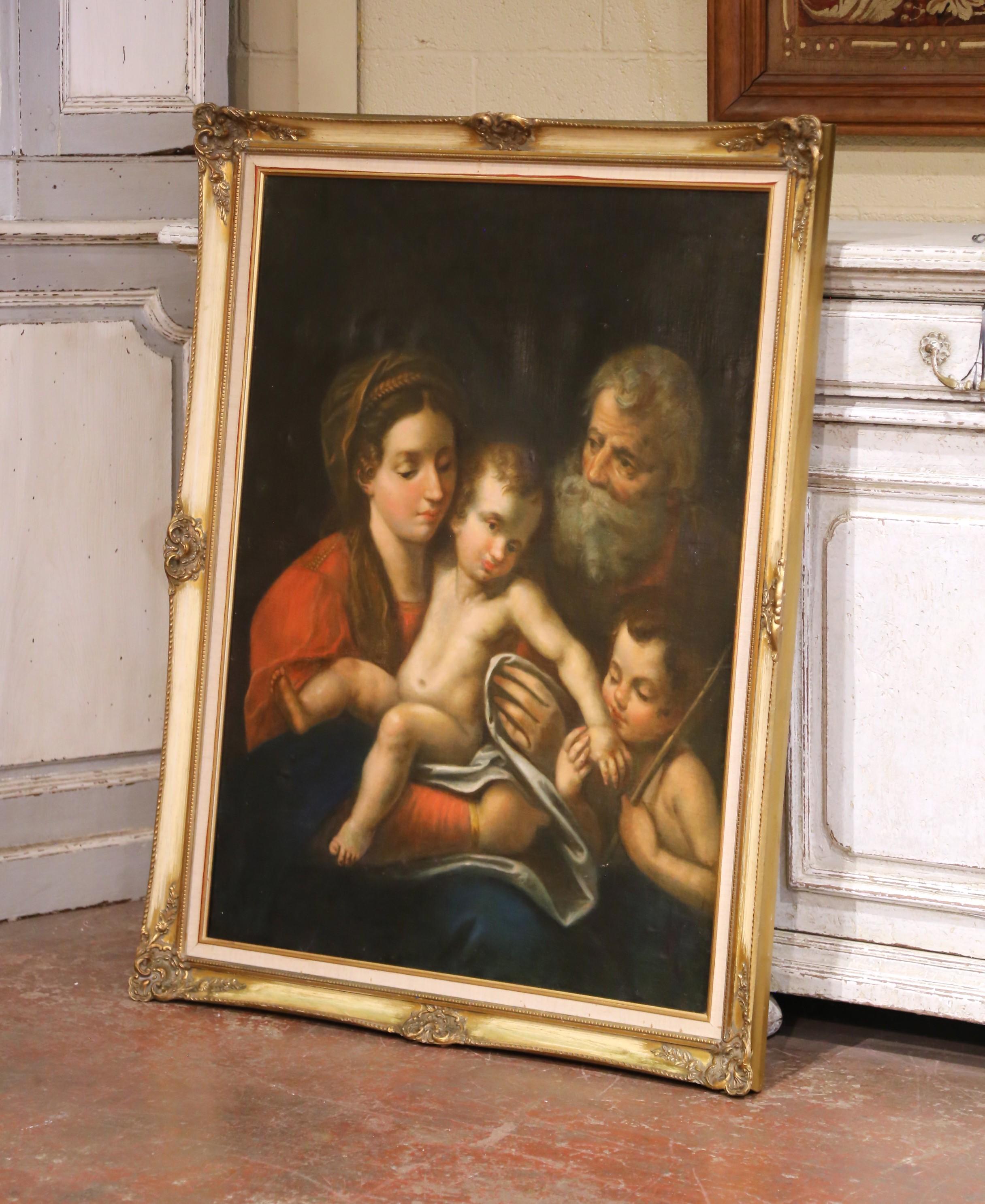 Œuvre de dévotion émouvante �à la manière de la peinture baroque italienne du XVIIe siècle, cette huile sur toile du XIXe siècle a été réalisée en Italie vers 1870 et représente la Sainte Famille avec le jeune Saint John. La Vierge Marie tient