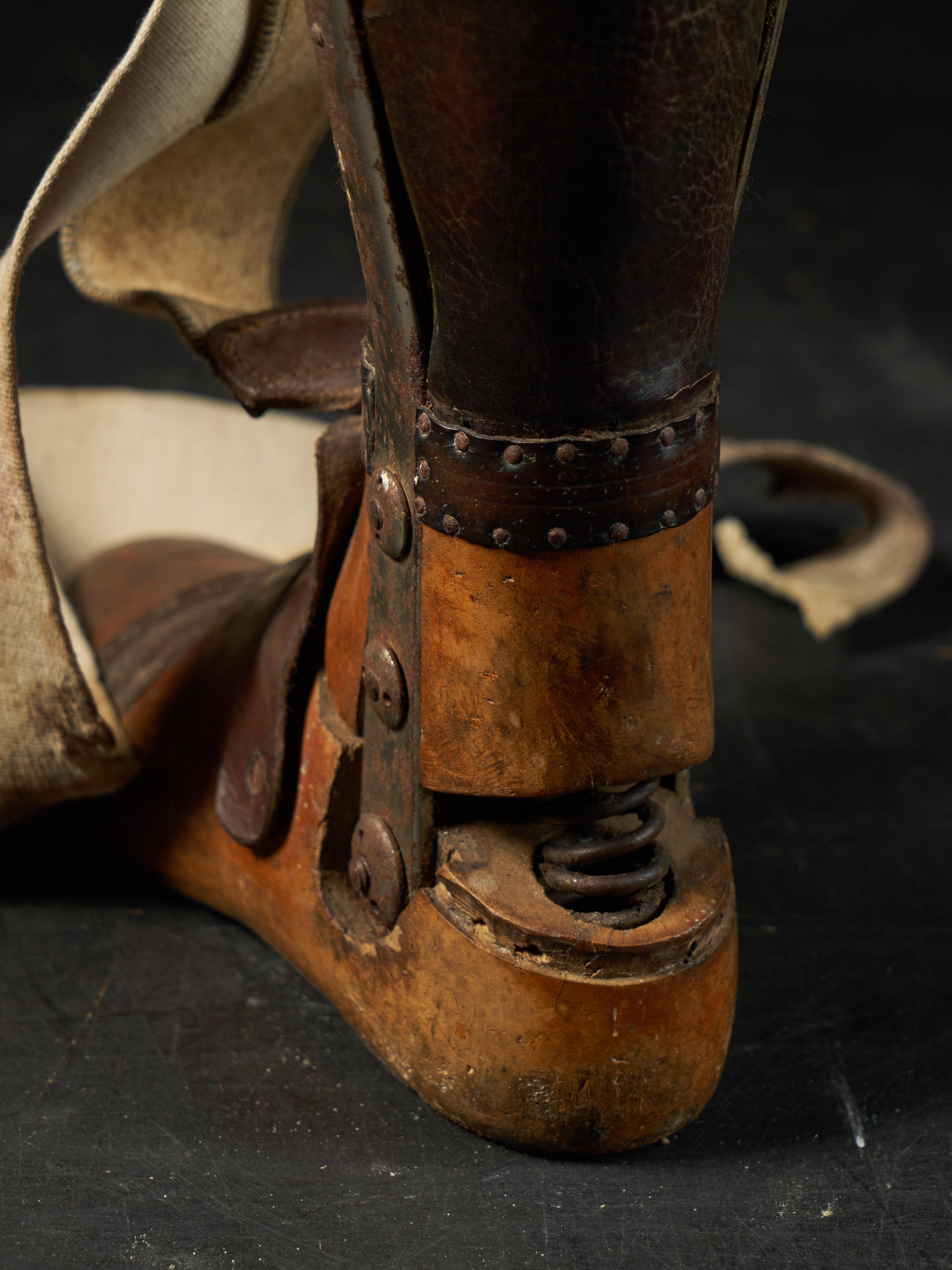 19th Century, Italian Original Wooden Prosthetic Leg 3