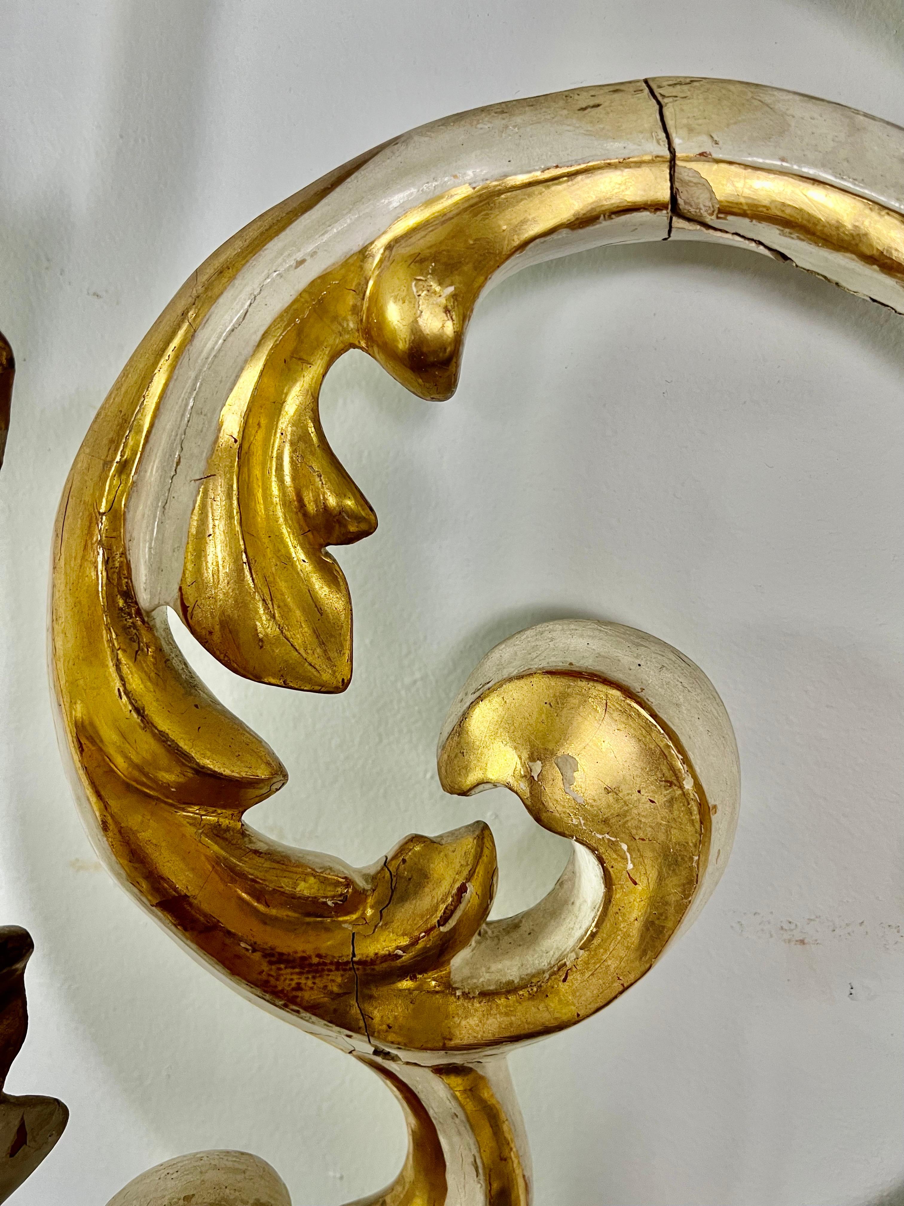 19. Jahrhundert Italienisches bemaltes und vergoldetes architektonisches Stück aus dem 19. Jahrhundert im Zustand „Starke Gebrauchsspuren“ im Angebot in Los Angeles, CA