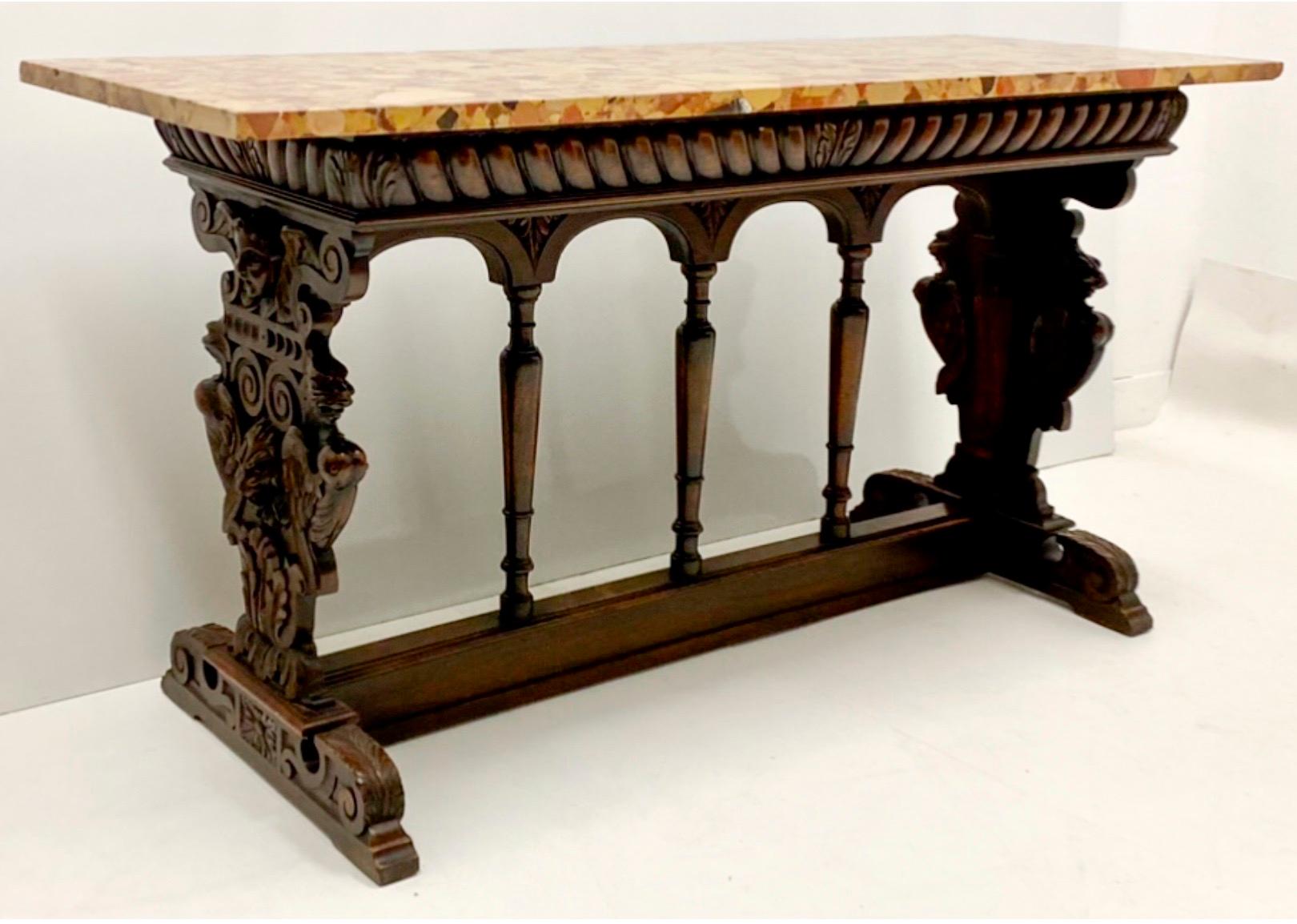 Table console de style Renaissance italienne du XIXe siècle en noyer et marbre de Sienne Bon état - En vente à Kennesaw, GA