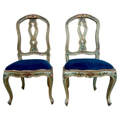 Siglo XIX Sillas auxiliares italianas / venecianas con pintura floral de celadón en terciopelo azul- 2
