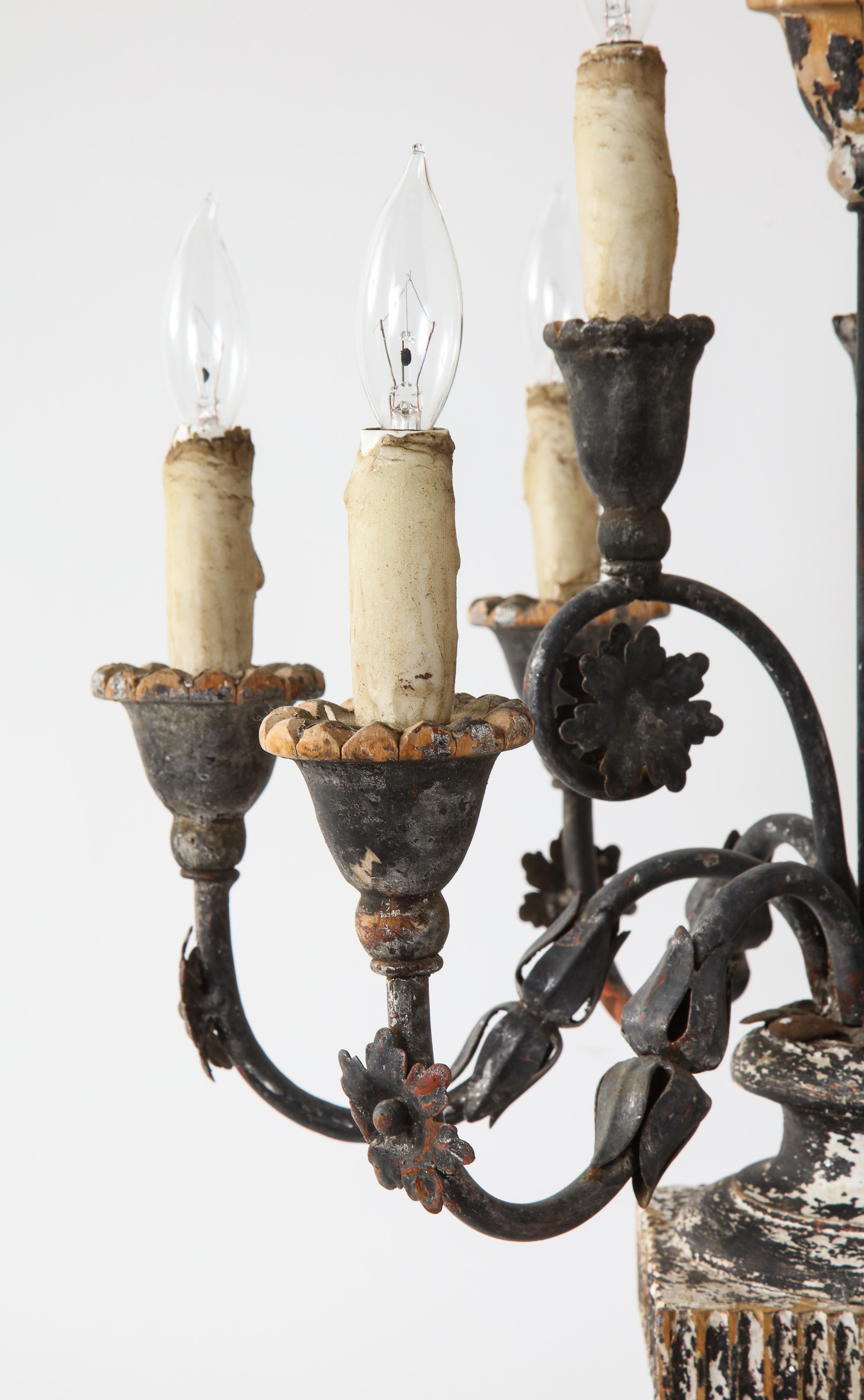 Italienischer 10-Licht-Kandelaber aus Holz und Gesso aus dem 19. Jahrhundert, elektrifiziert im Angebot 6