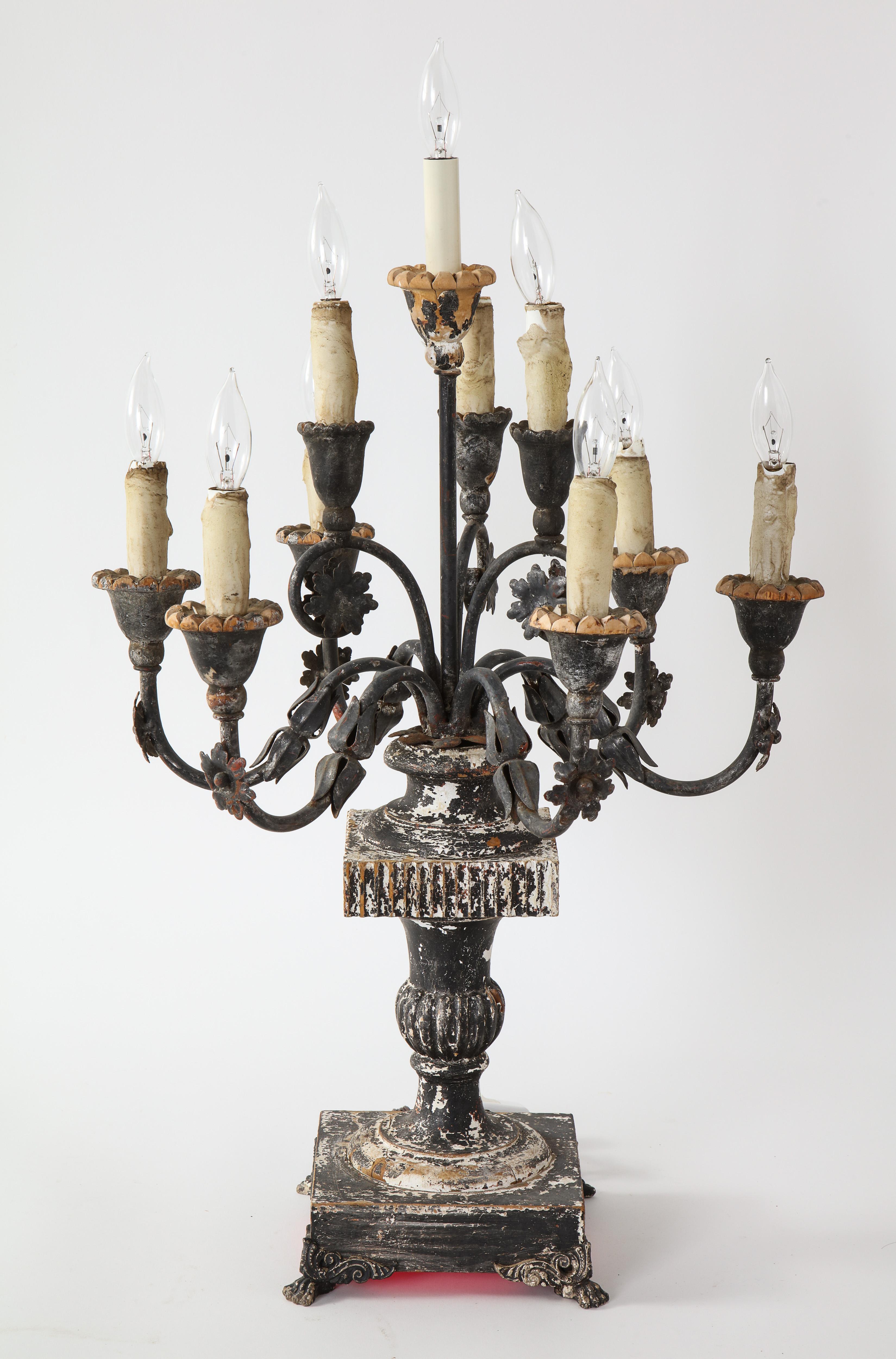 Italienischer 10-Licht-Kandelaber aus Holz und Gesso aus dem 19. Jahrhundert, elektrifiziert im Angebot 7