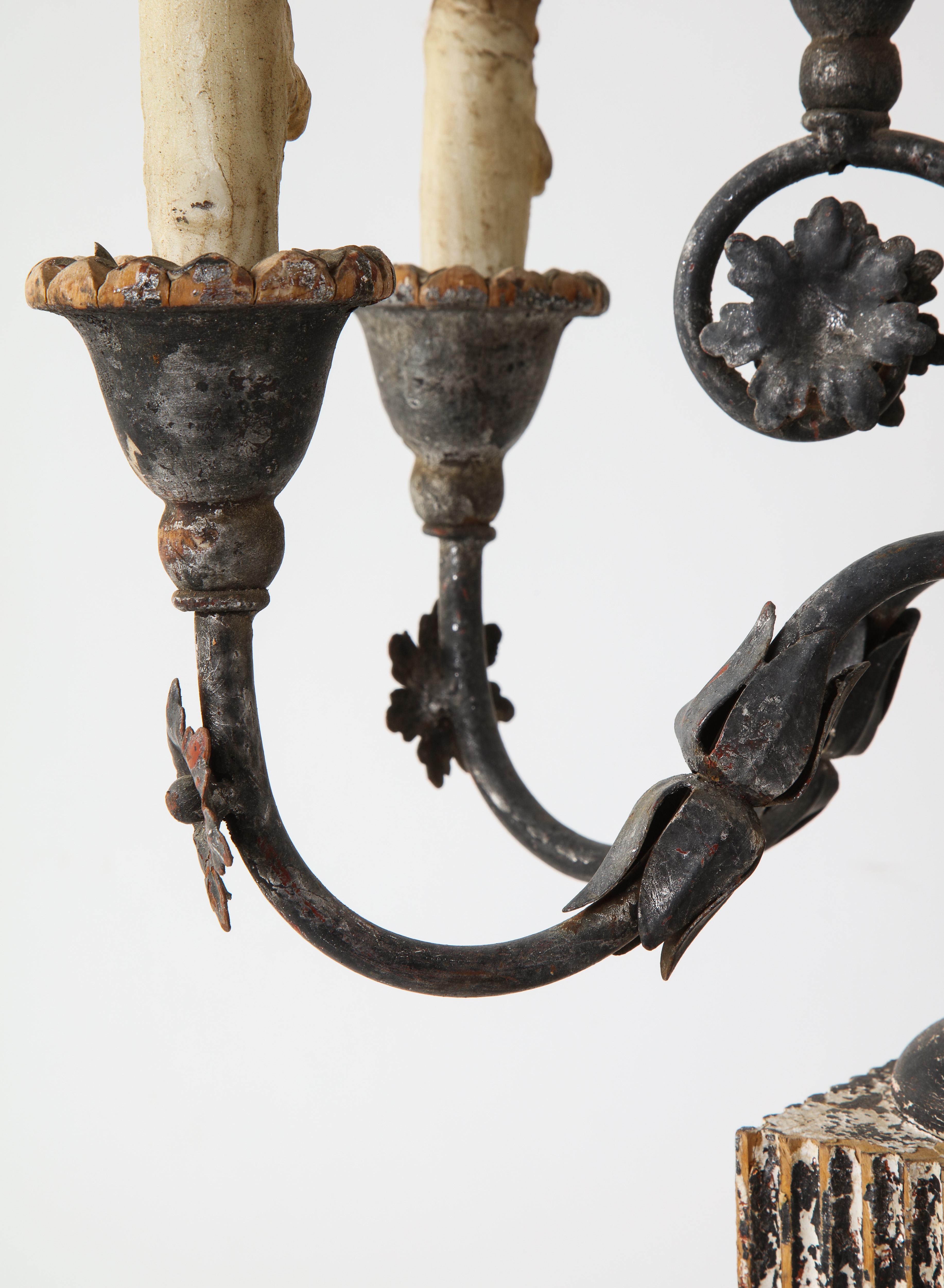 Italienischer 10-Licht-Kandelaber aus Holz und Gesso aus dem 19. Jahrhundert, elektrifiziert (Gips) im Angebot
