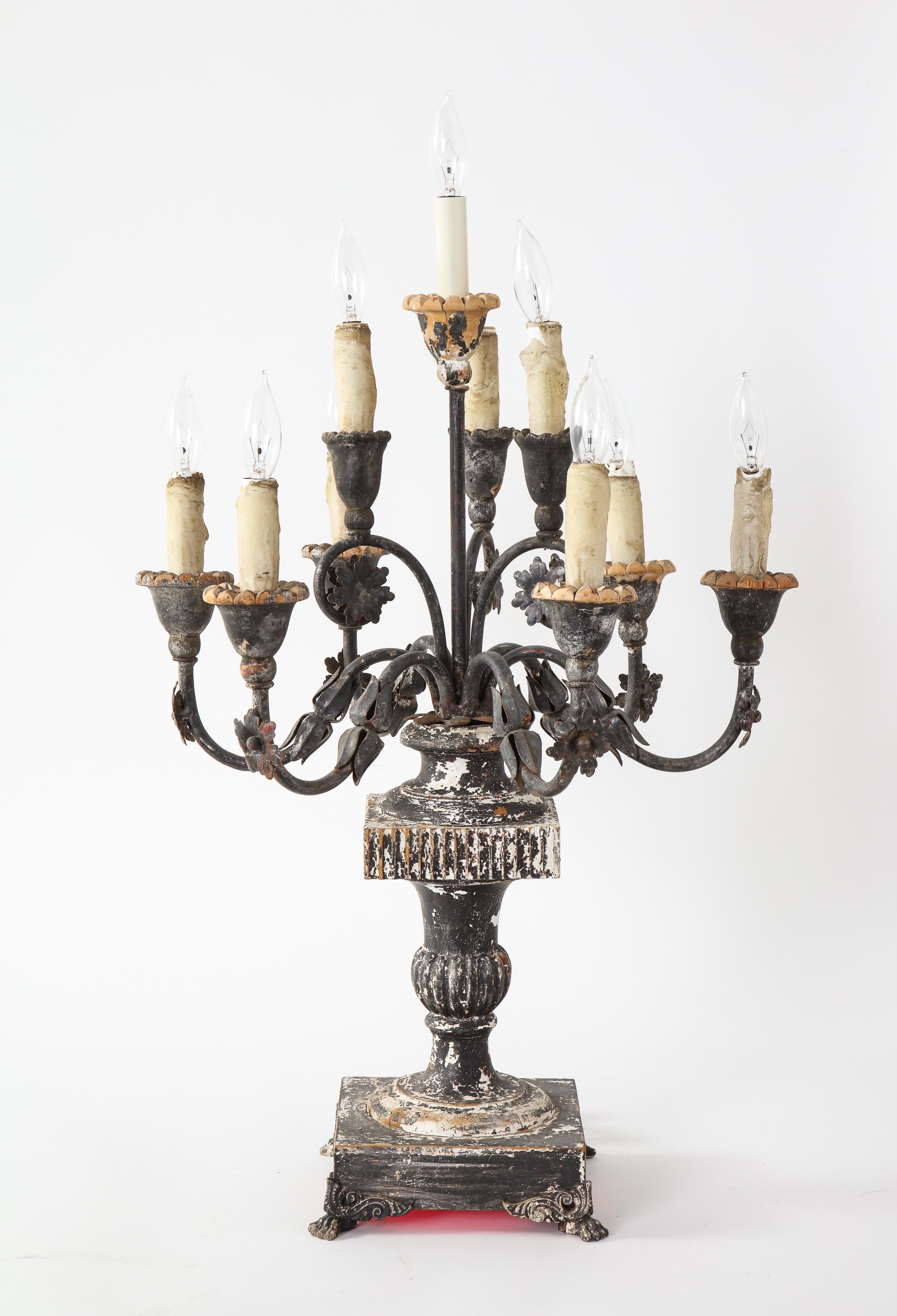 Italienischer 10-Licht-Kandelaber aus Holz und Gesso aus dem 19. Jahrhundert, elektrifiziert im Angebot 4