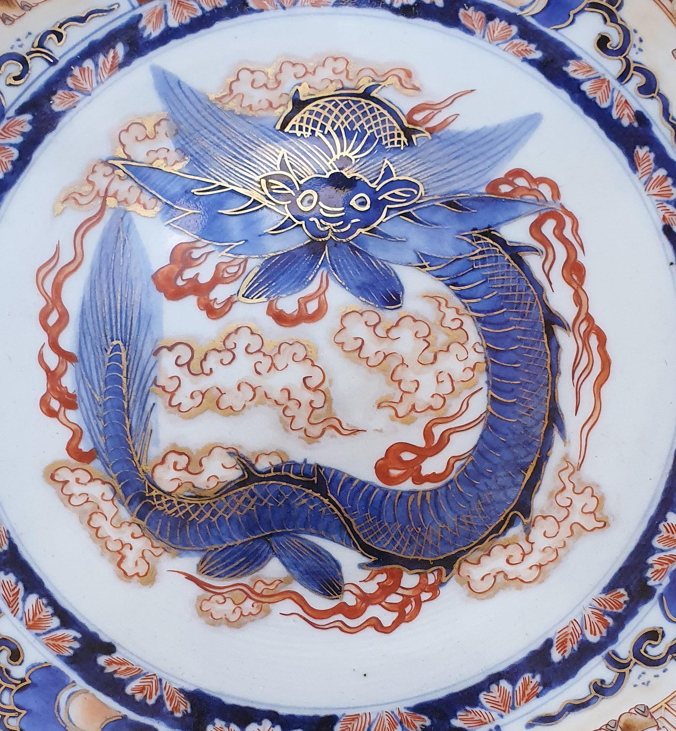 Hand-Painted 19th Century Japanese Meiji Period Imari Charger with Dragon Motif For Sale