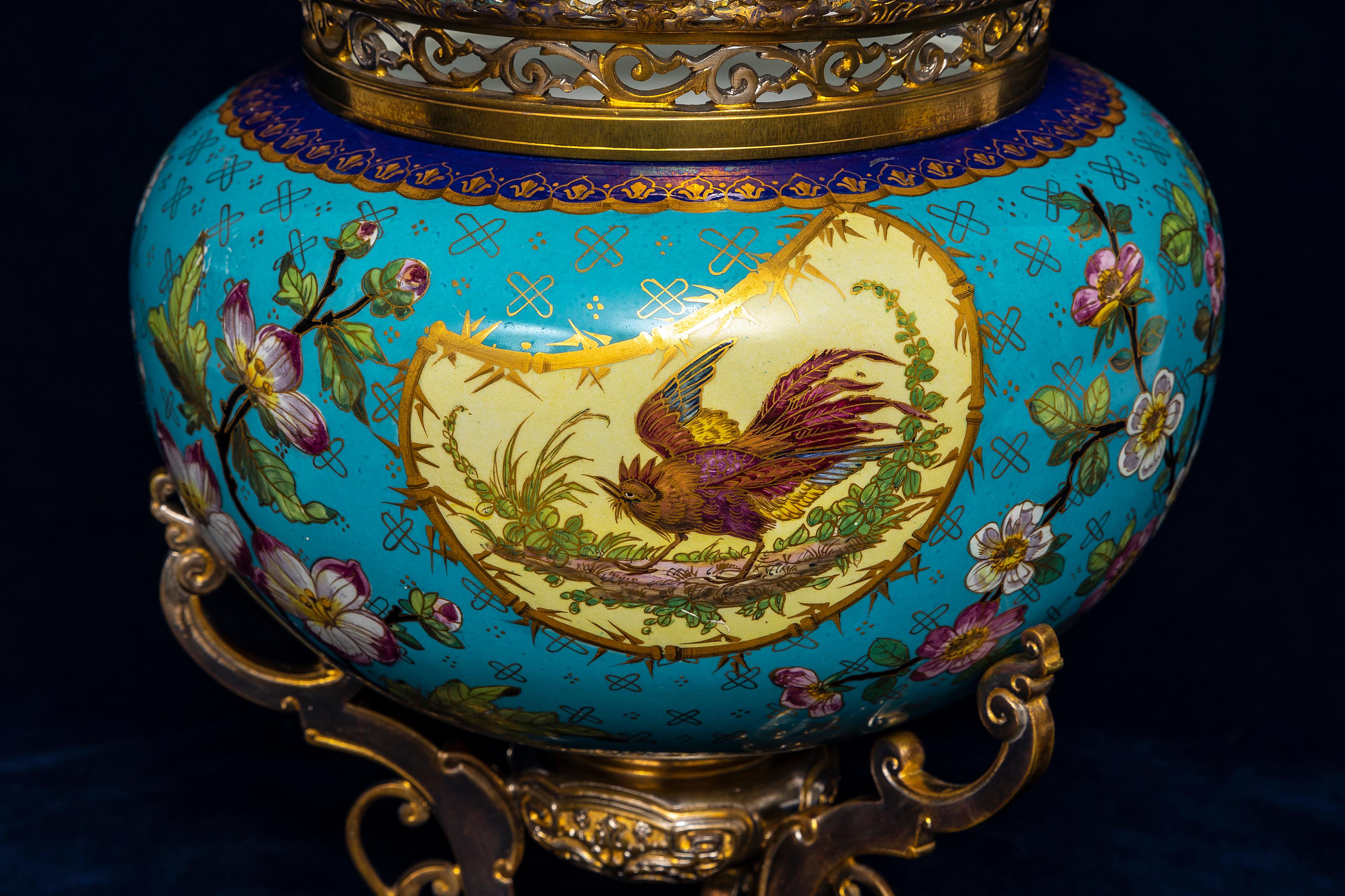 Jardinière in porcellana francese Japanisme del XIX secolo con supporto dorato e in bronzo argentato in vendita 3