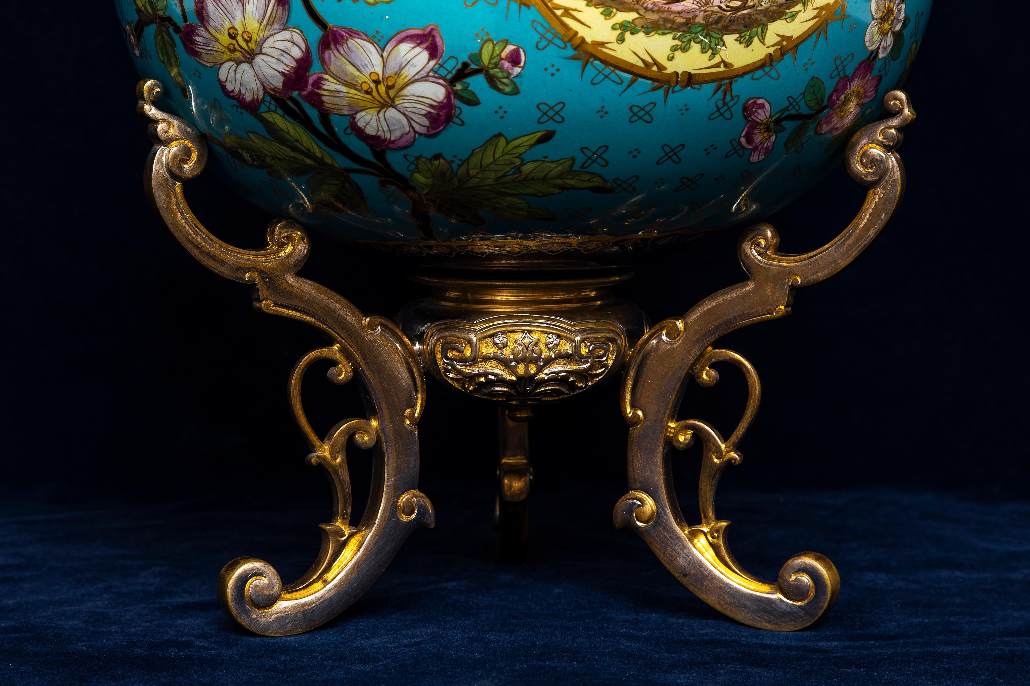 Bronzo Jardinière in porcellana francese Japanisme del XIX secolo con supporto dorato e in bronzo argentato in vendita