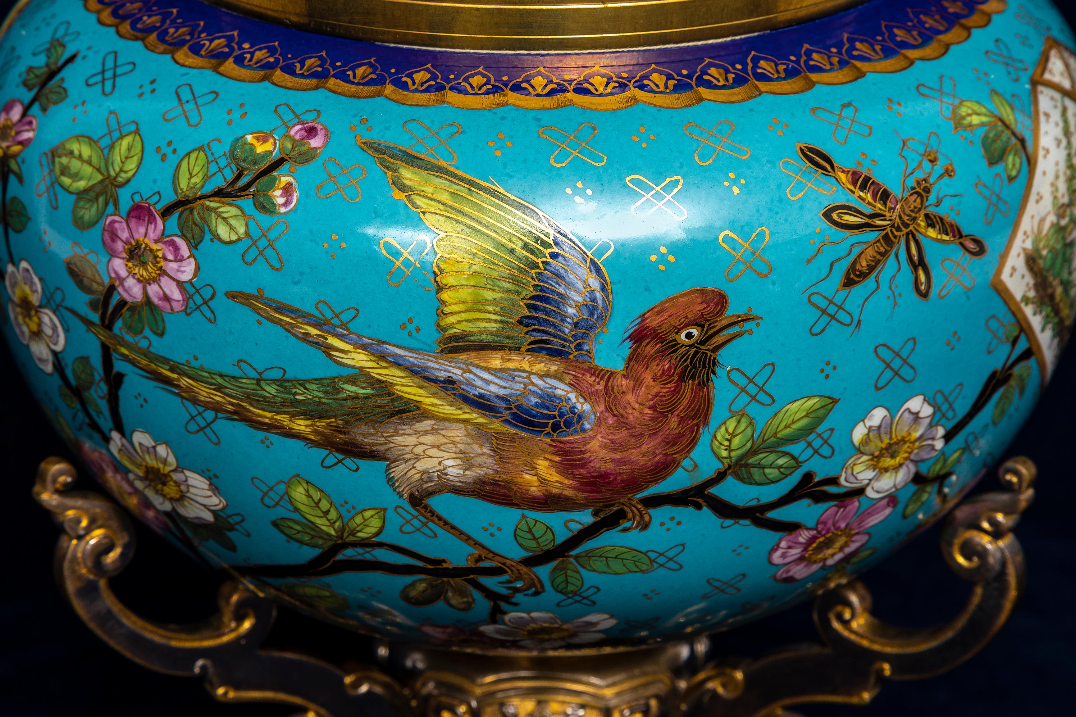 Jardinière in porcellana francese Japanisme del XIX secolo con supporto dorato e in bronzo argentato in vendita 1