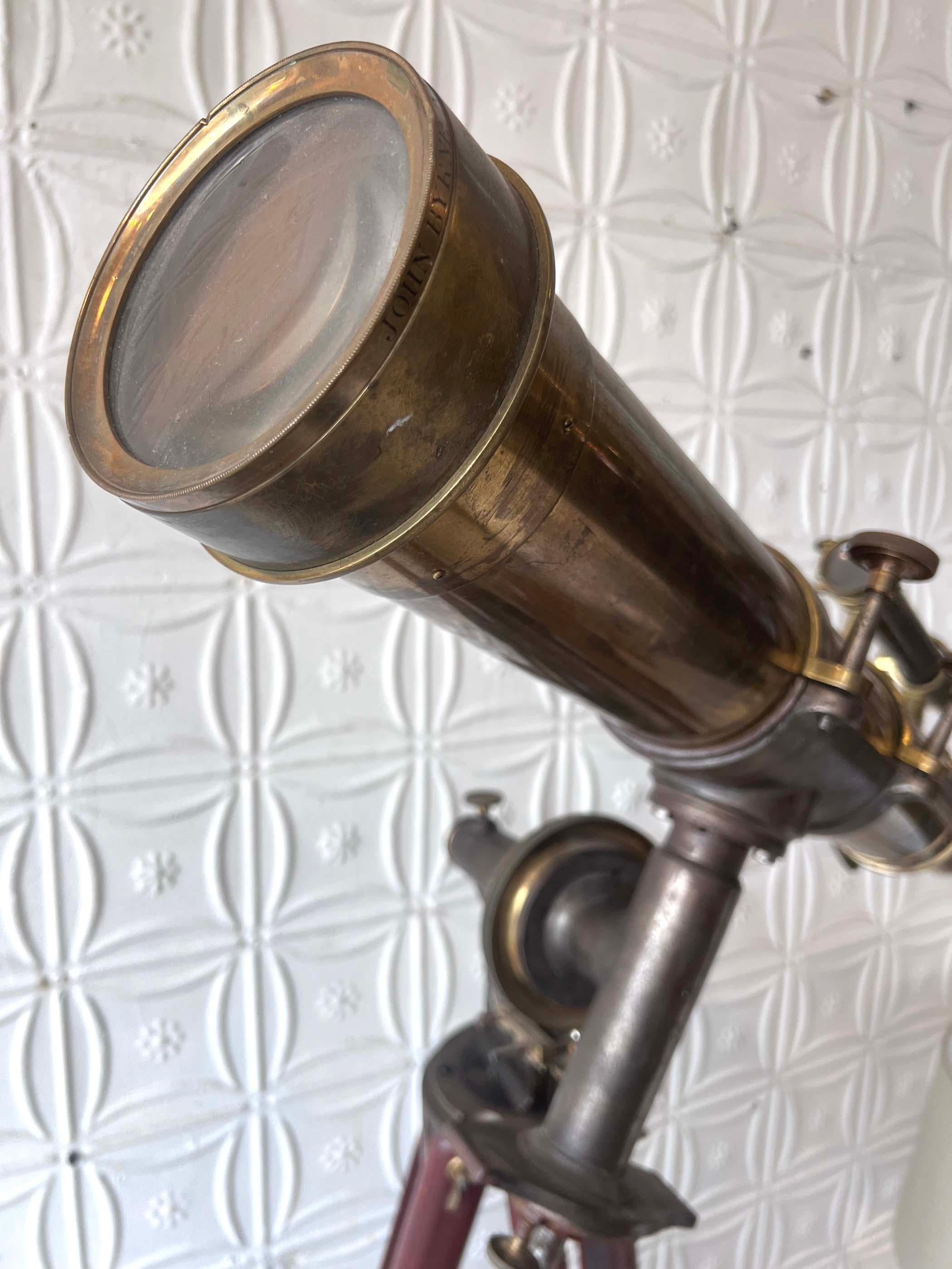 Laiton Telescope John Byrne du 19e siècle en laiton avec trépied en vente