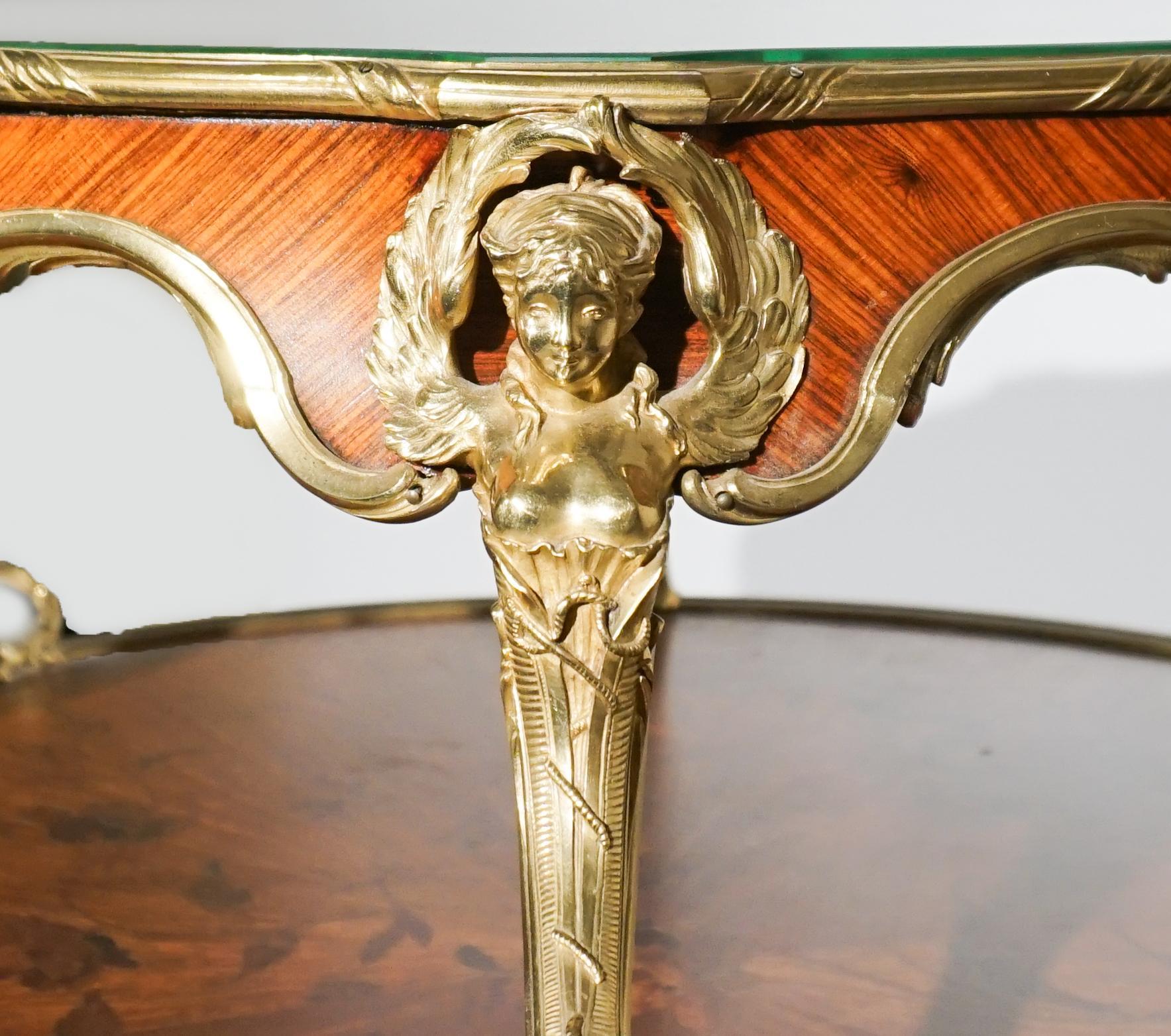 Table à thé en marqueterie de satin et de bois de Boi, Joseph A.I.C. Kingwood, 19e C. en vente 3