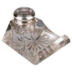 Tintero de cristal tallado alemán del S. XIX con tapa de plata 800 pulida