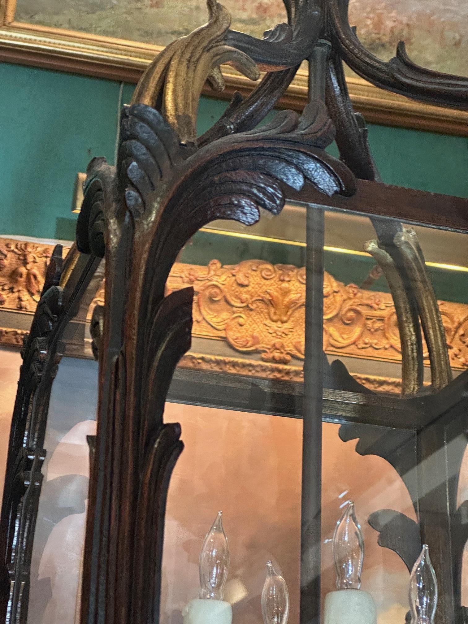 Grande lanterna antica in legno intagliato a mano del XIX secolo, appesa al soffitto, pendente LA in vendita 2