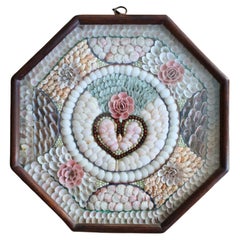 Grand porte-bonheur artisanal en coquillage de marin du 19ème siècle Souvenir Love Token