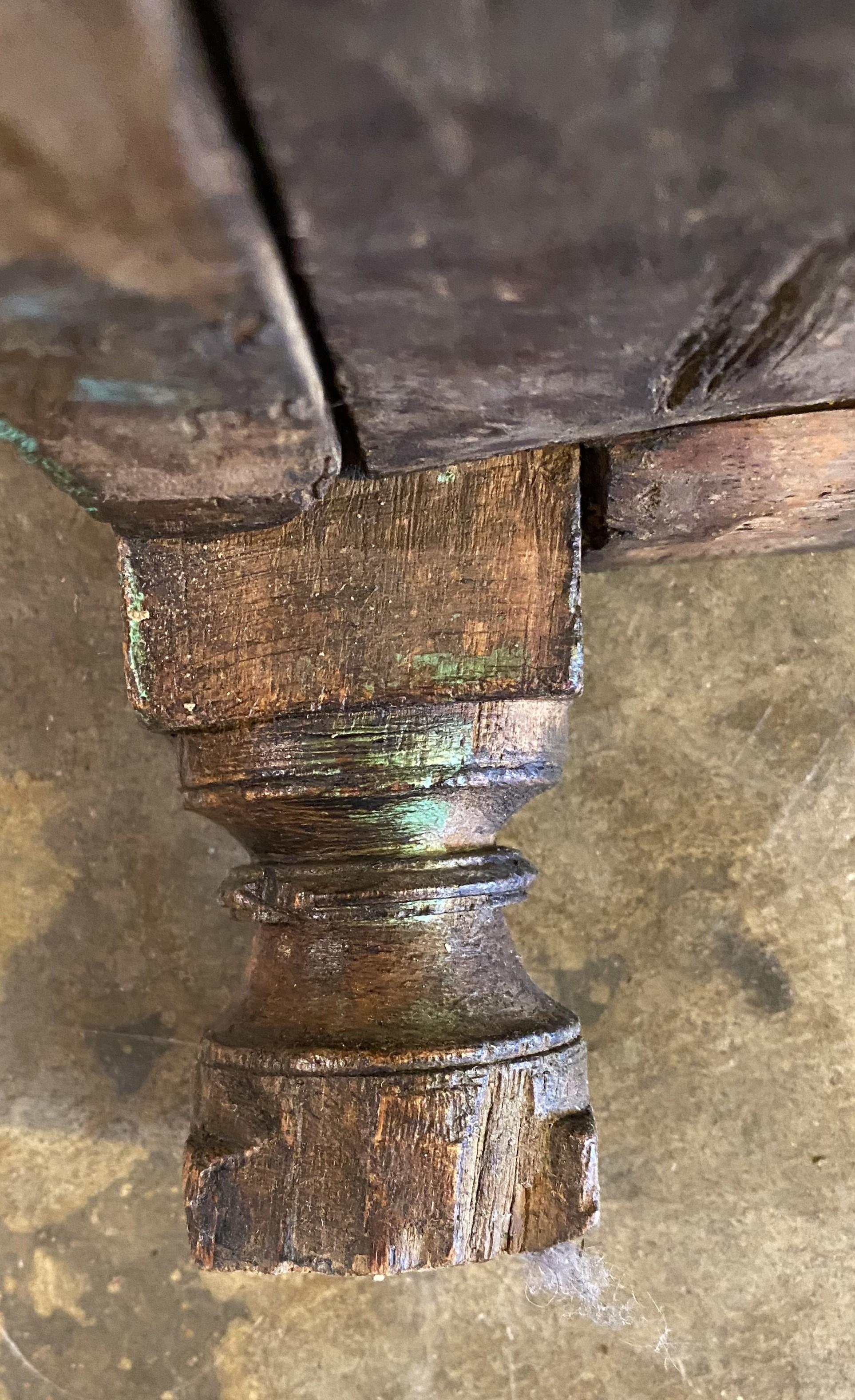 Grande boîte à bâtons ou commode Dowry indienne du 19e siècle parfaite pour table basse en vente 6