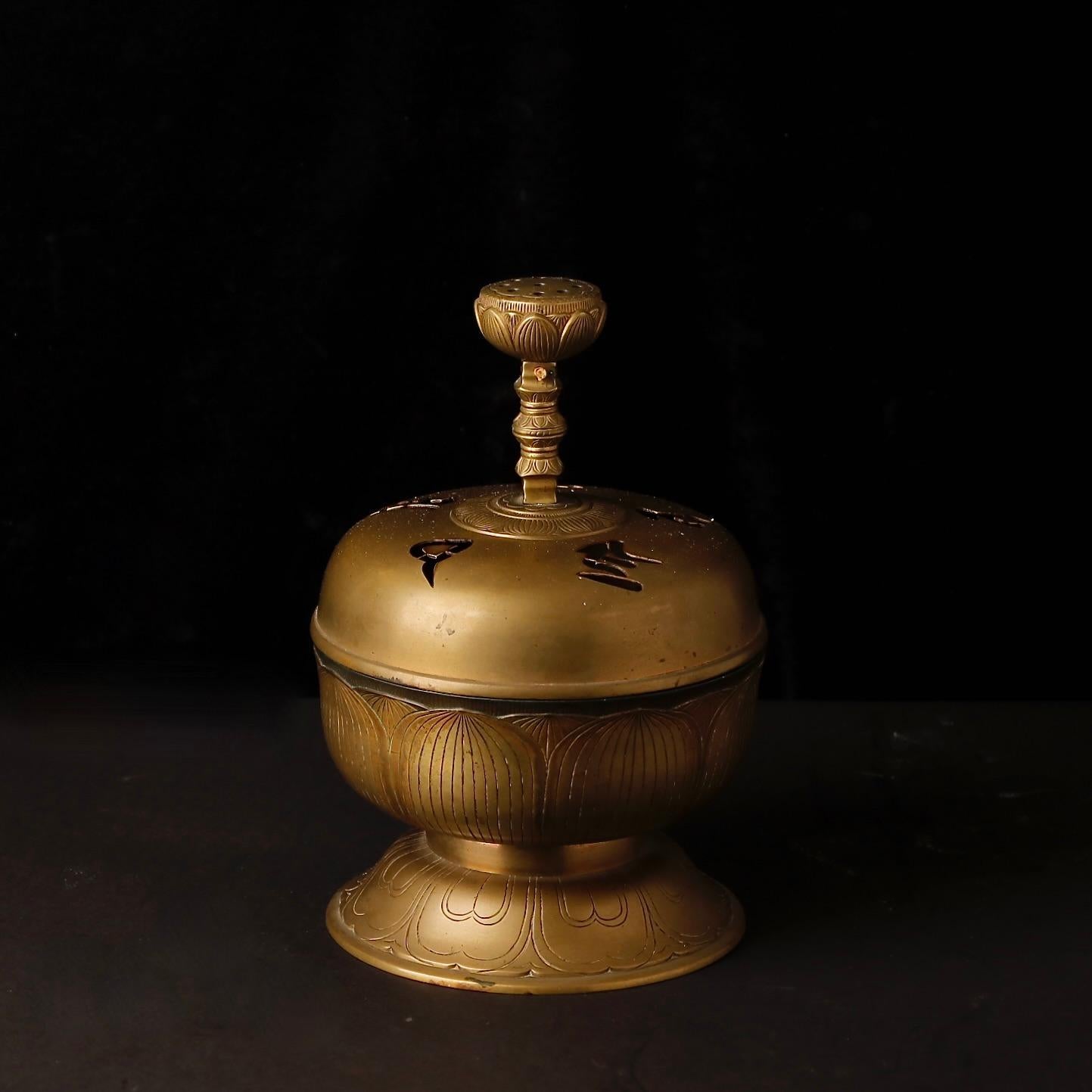 19th. c Large Lotus-Shaped Buddhist Temple Incense Burner with Sanskrit Cutouts In Good Condition For Sale In Fukuoka, JP