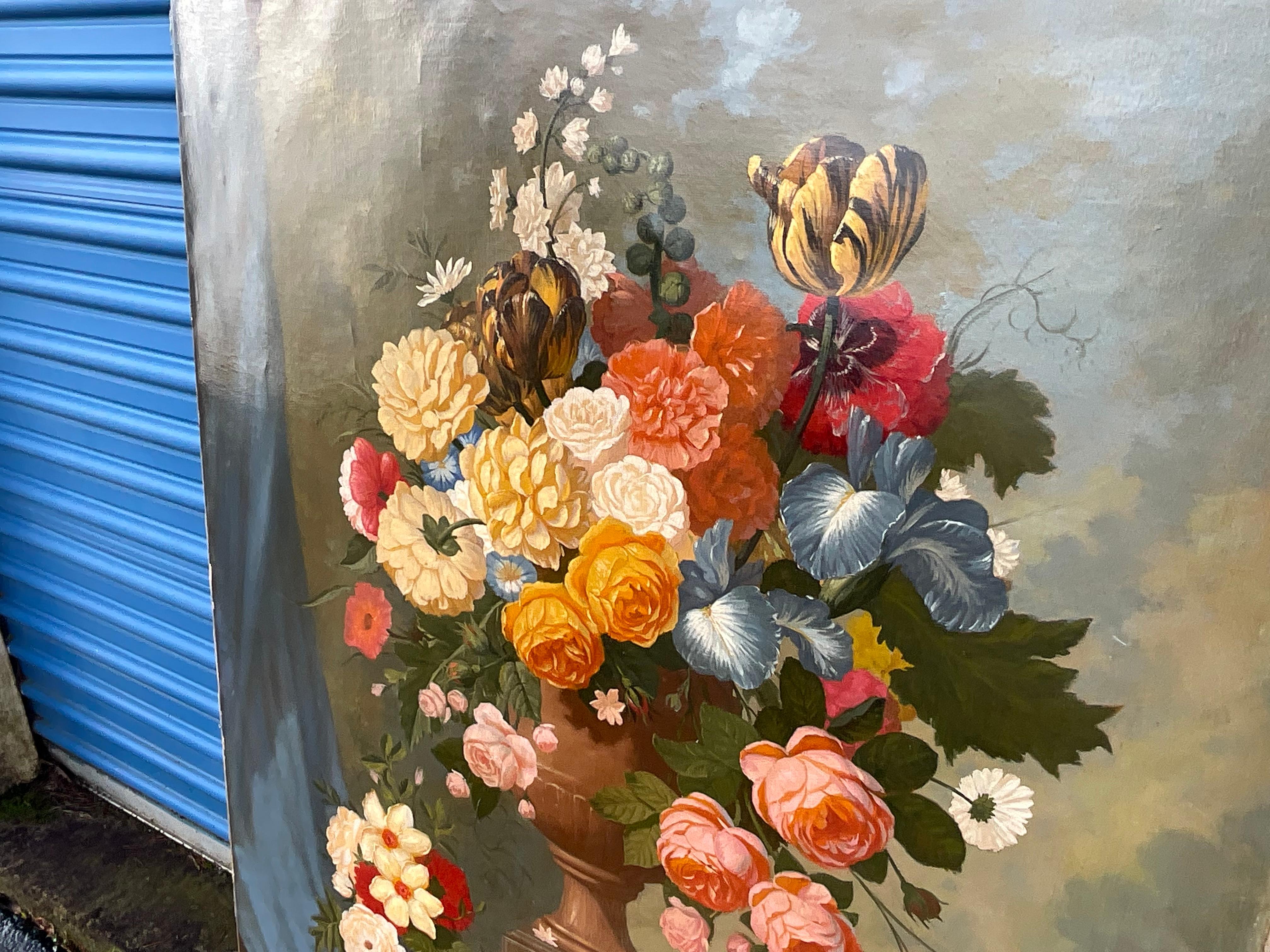 Toile Nature morte française à grande échelle du 19ème siècle, peinture à l'huile représentant des fleurs - S/2 en vente
