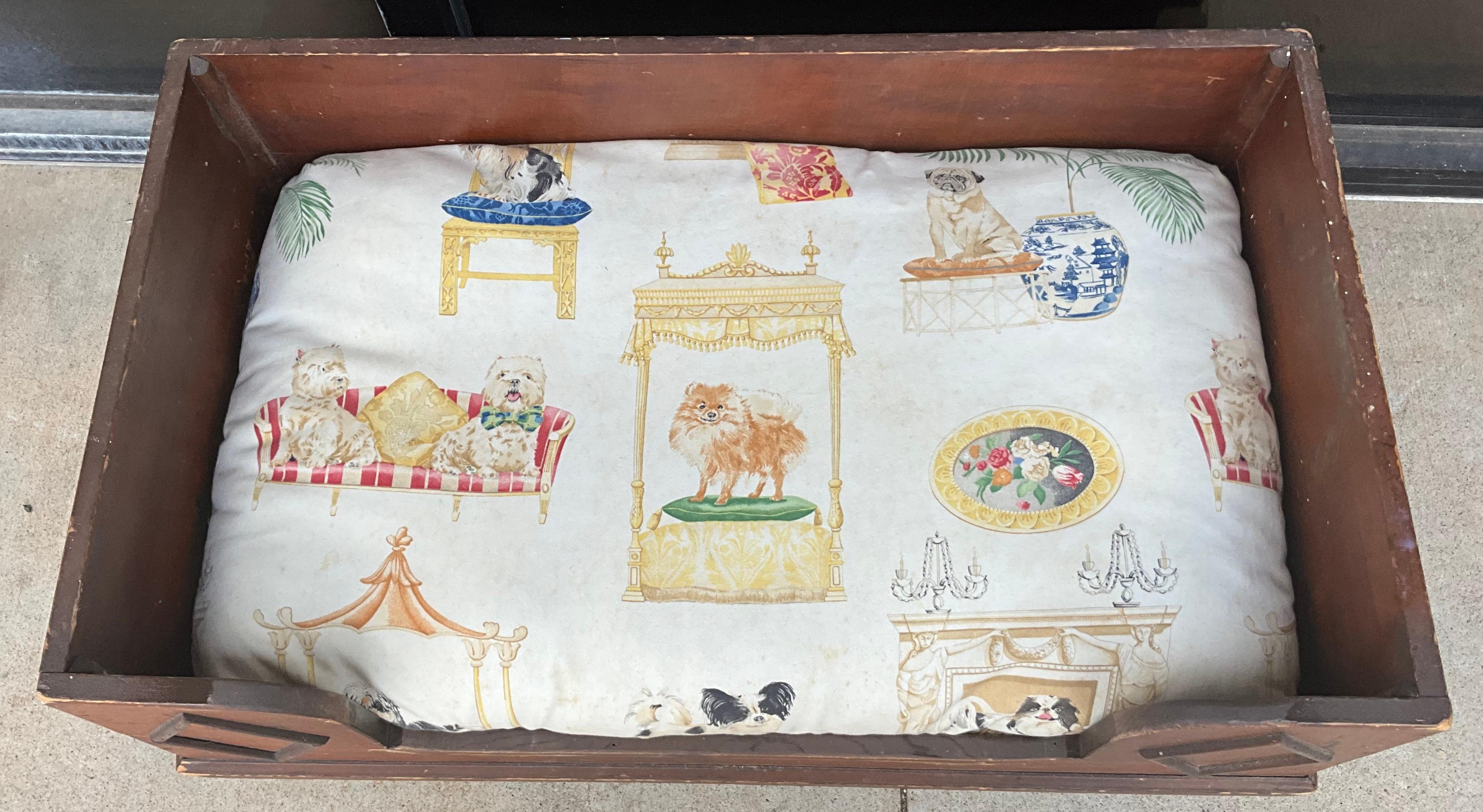 19. Jahrhundert. Rustikales / primitives Hundebett in großformatigem Stil mit Thaibaut-Hundekissen  im Zustand „Gut“ im Angebot in Kennesaw, GA