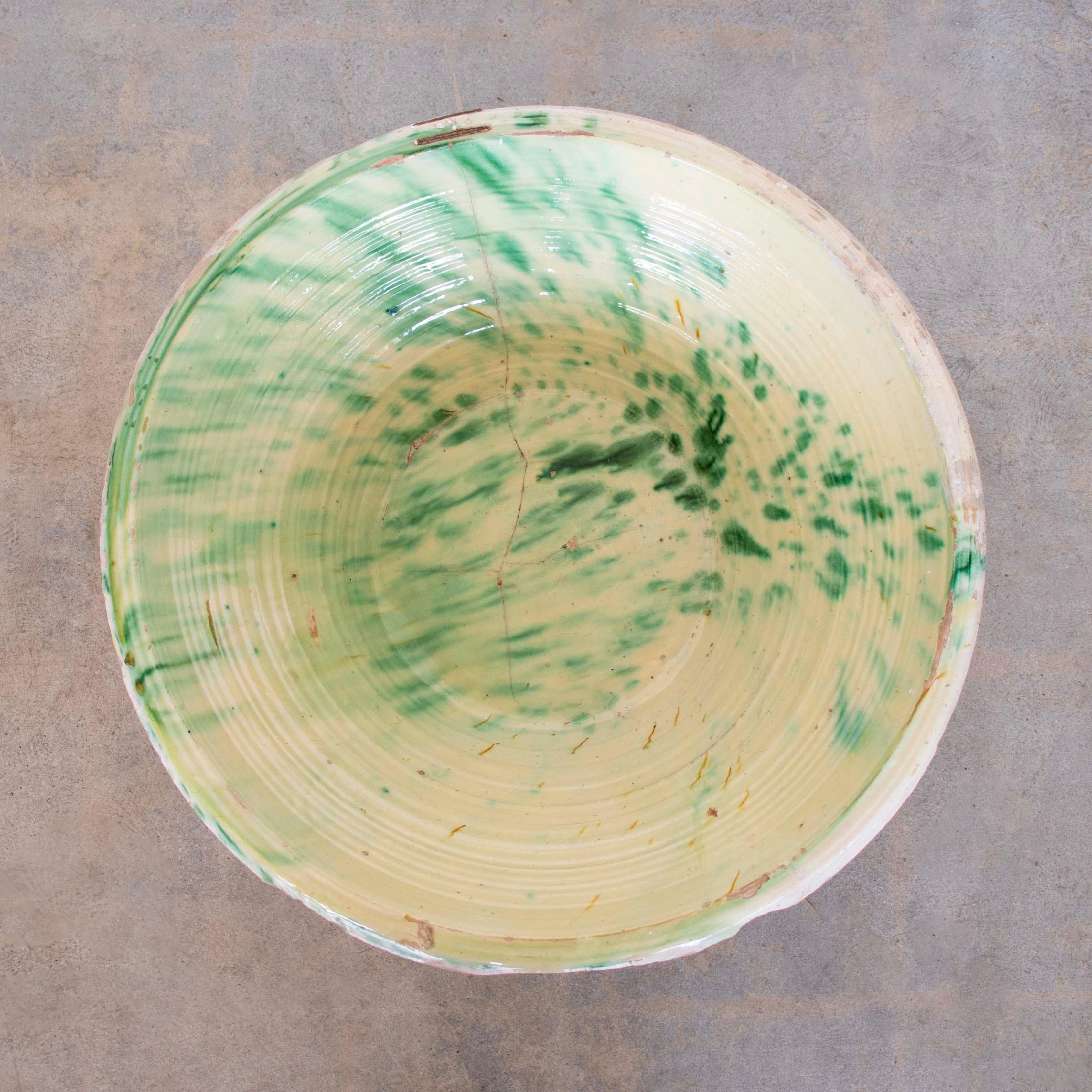19e s. Grand bol Lebrillo espagnol vert et blanc Bon état - En vente à Los Angeles, CA