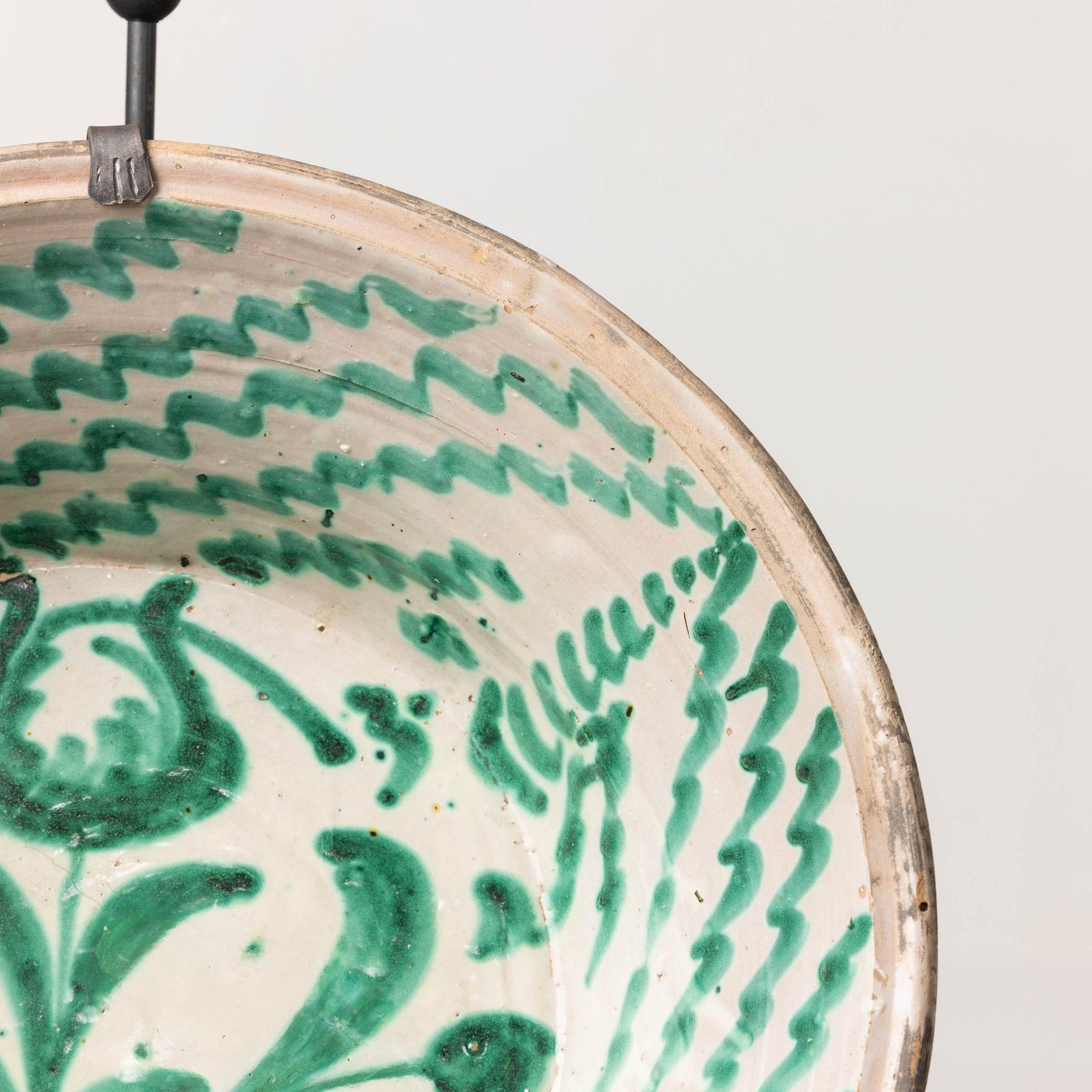 19th c. Large Spanish Green Fajalauza Lebrillo Bowl with Hanging Iron and Stand In Excellent Condition For Sale In Wichita, KS