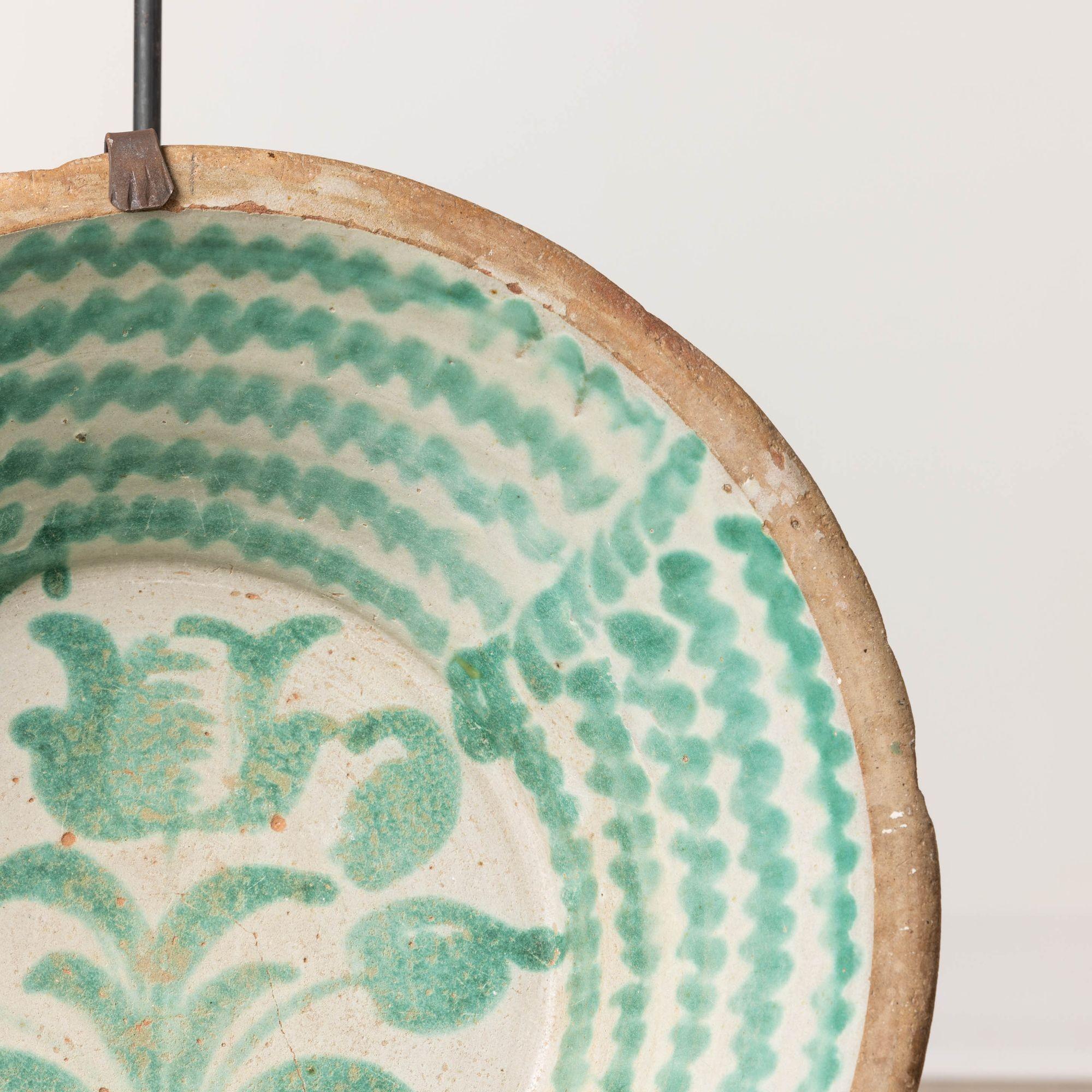 19th c. Large Spanish Green Fajalauza Lebrillo Bowl from Granada In Excellent Condition In Wichita, KS