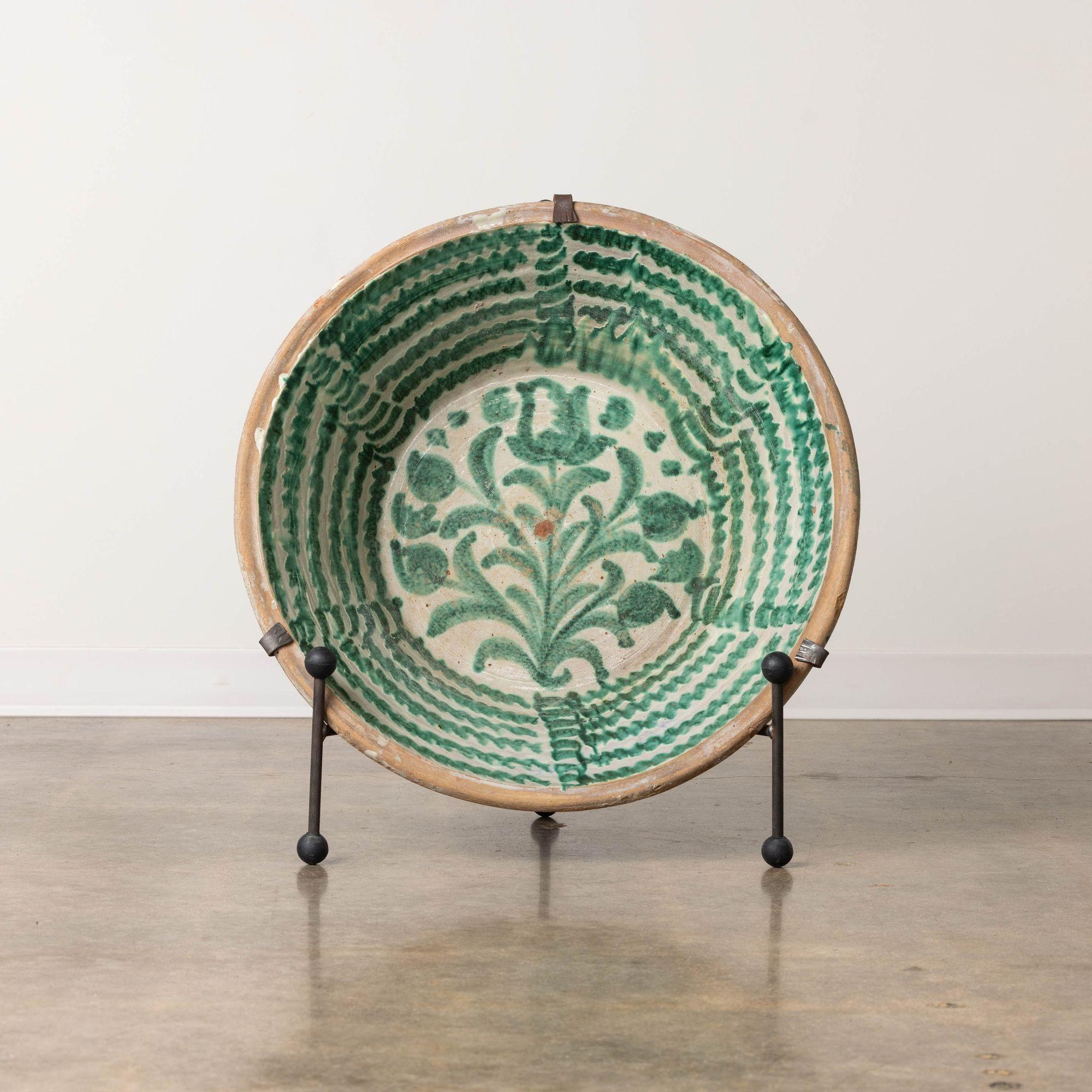19th c. Large Spanish Green Fajalauza Lebrillo Bowl from Granada In Excellent Condition In Wichita, KS