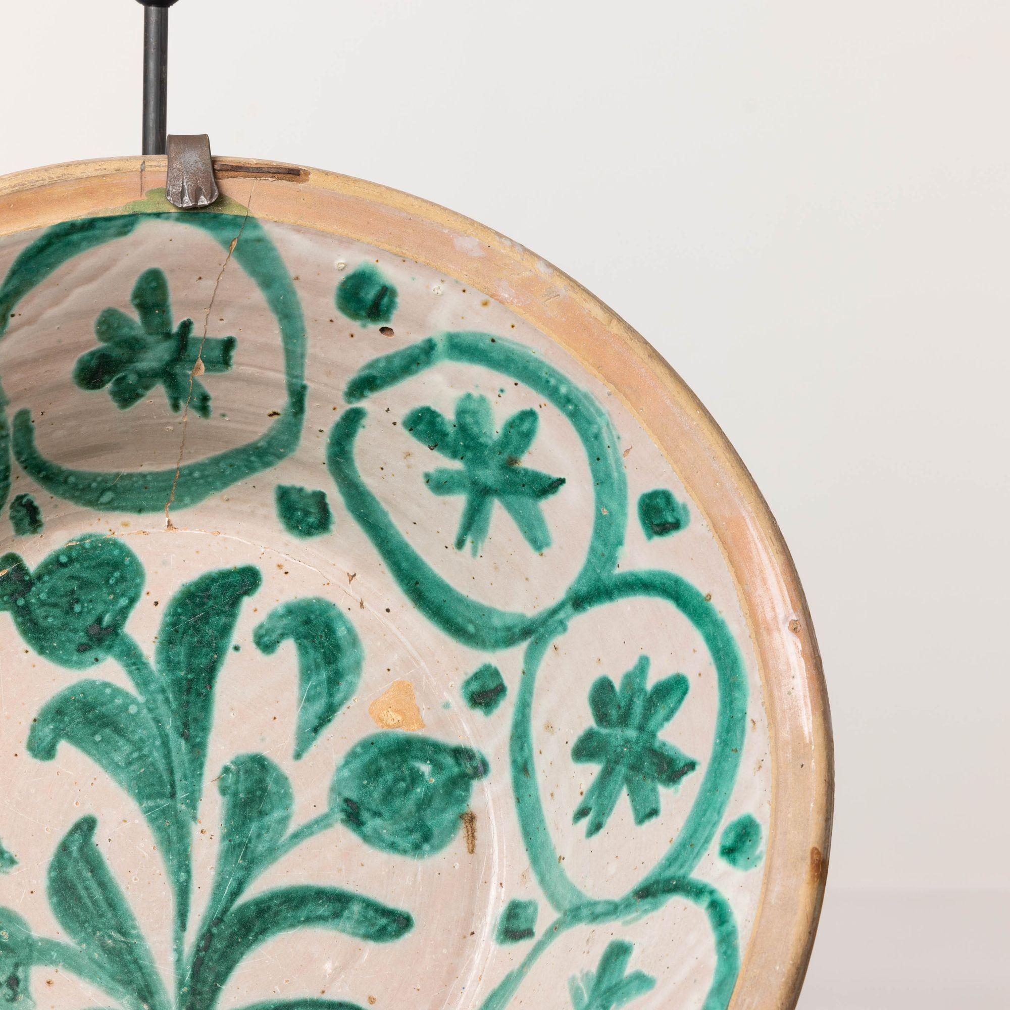 19. Jahrhundert. Große spanische grüne Fajalauza Lebrillo-Schale aus Granada (Glasiert) im Angebot