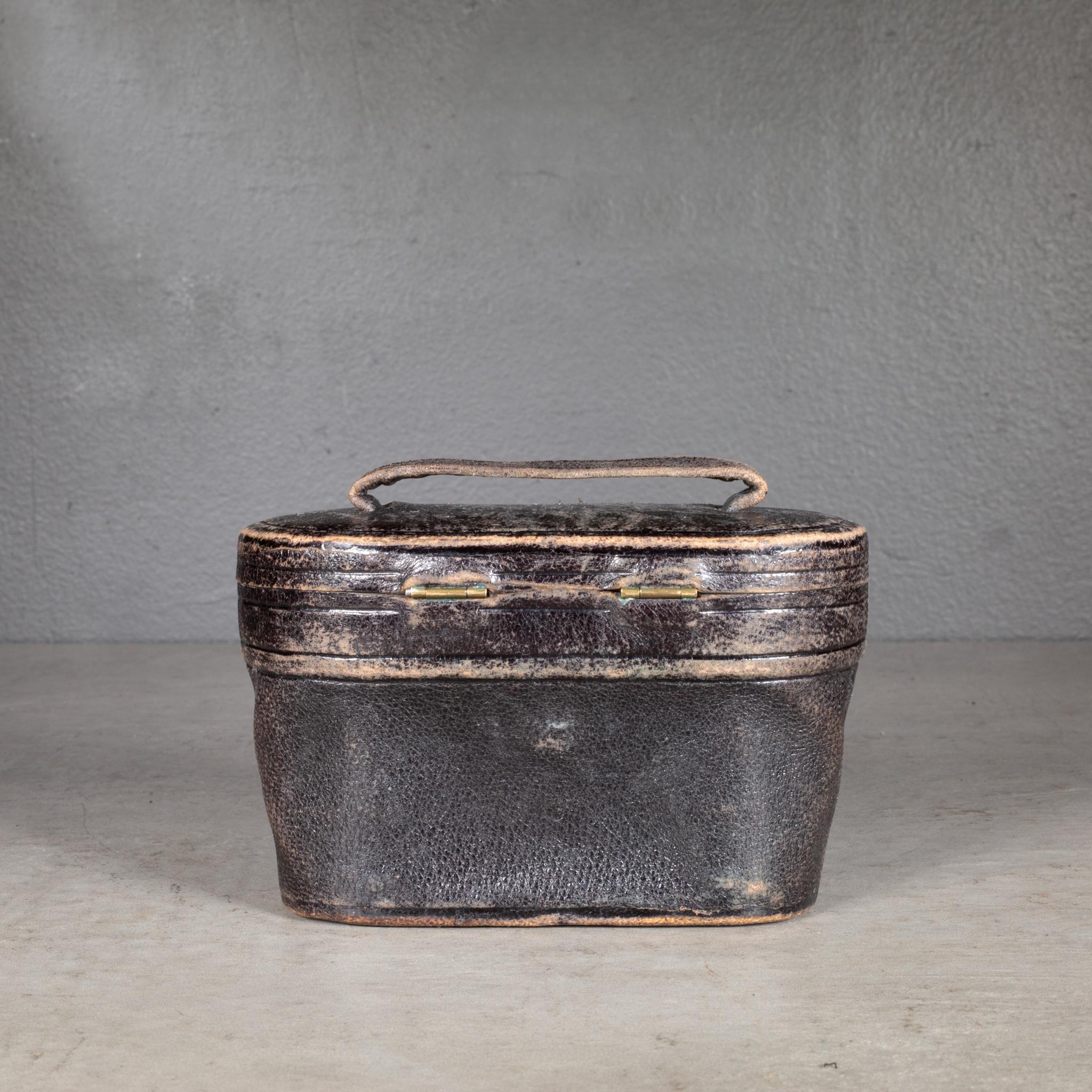 siglo XIX Estuche y prismáticos LeMaire Fabt Paris de cuero c.1890 en venta 4