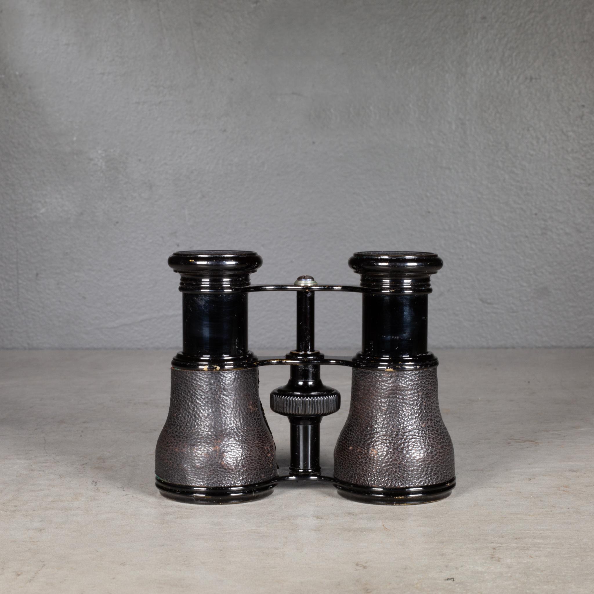 siglo XIX Estuche y prismáticos LeMaire Fabt Paris de cuero c.1890 en Bueno estado para la venta en San Francisco, CA