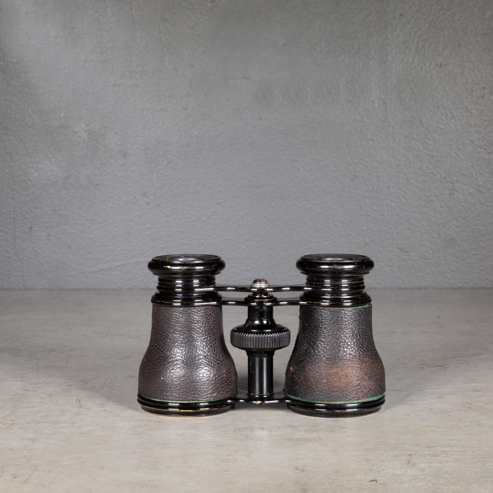 siglo XIX Estuche y prismáticos LeMaire Fabt Paris de cuero c.1890 en venta 1