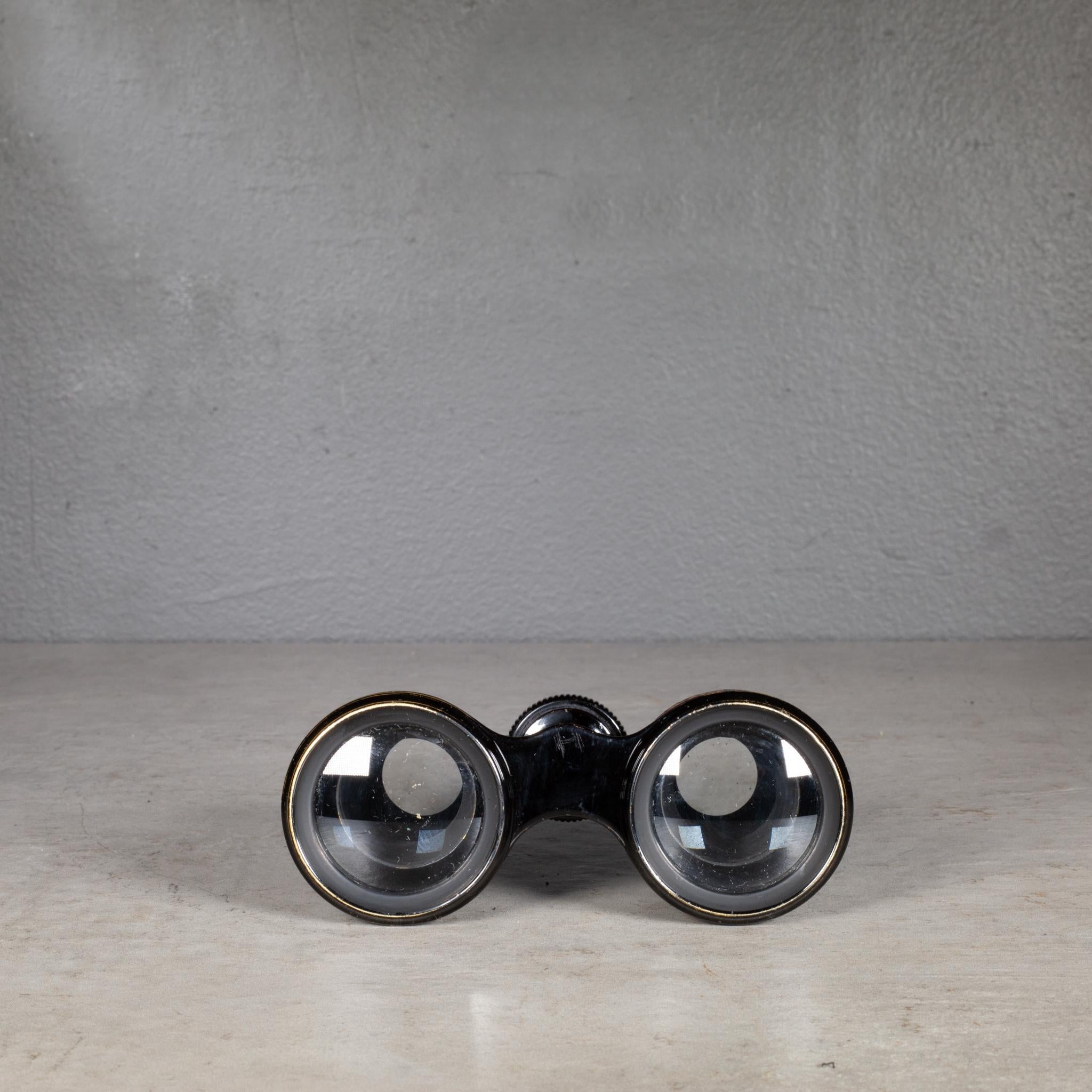 siglo XIX Estuche y prismáticos LeMaire Fabt Paris de cuero c.1890 en venta 2