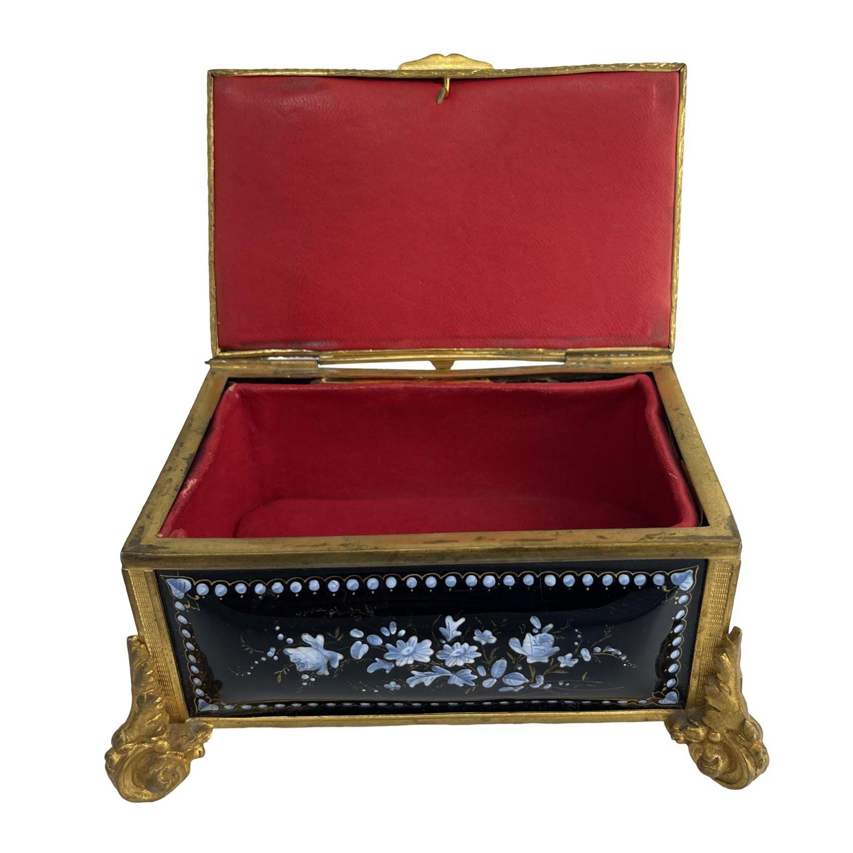 One-of-a-kind 19th century Limoges hand-painted porcelain keepsake box with brass footing for your consideration.
This delightful porcelain jewelry keepsake box is decorated with hand-painted baby blue flower bouquets with gold painted detail. It