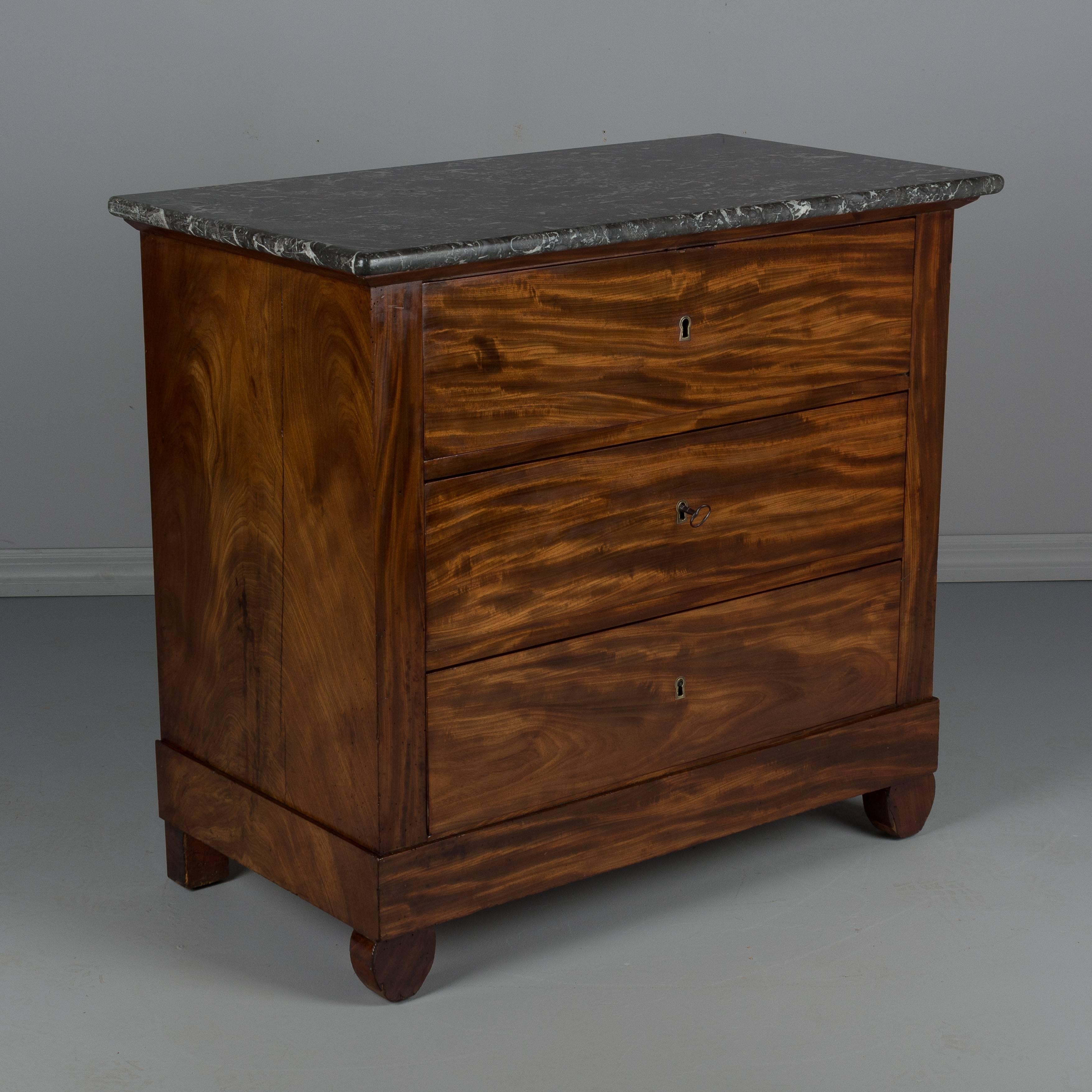 19th Century Louis Philippe Mahogany Commode In Good Condition In Winter Park, FL