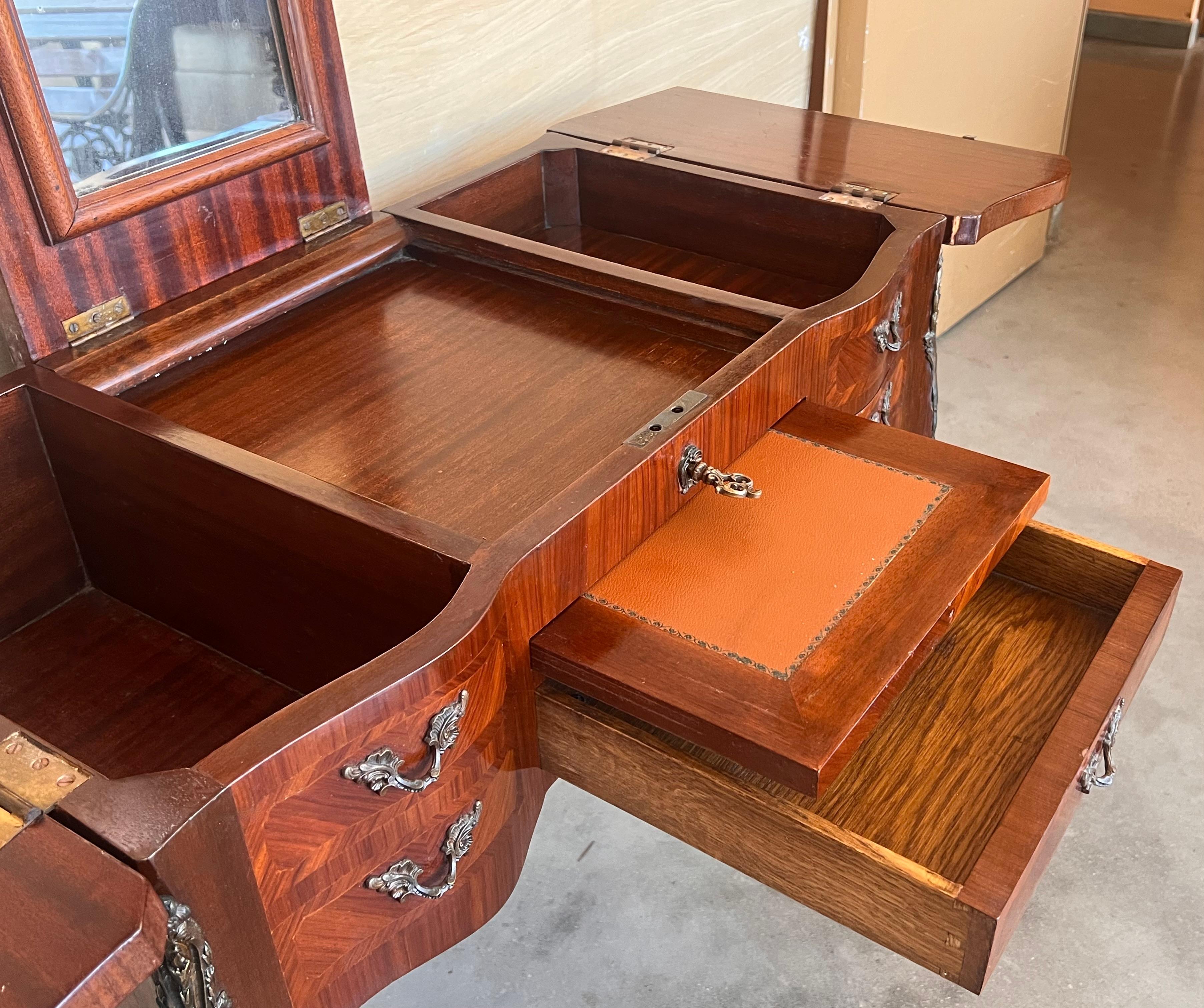 Coiffeuse o mesa de tocador estilo Luis XV del siglo XIX en venta 4