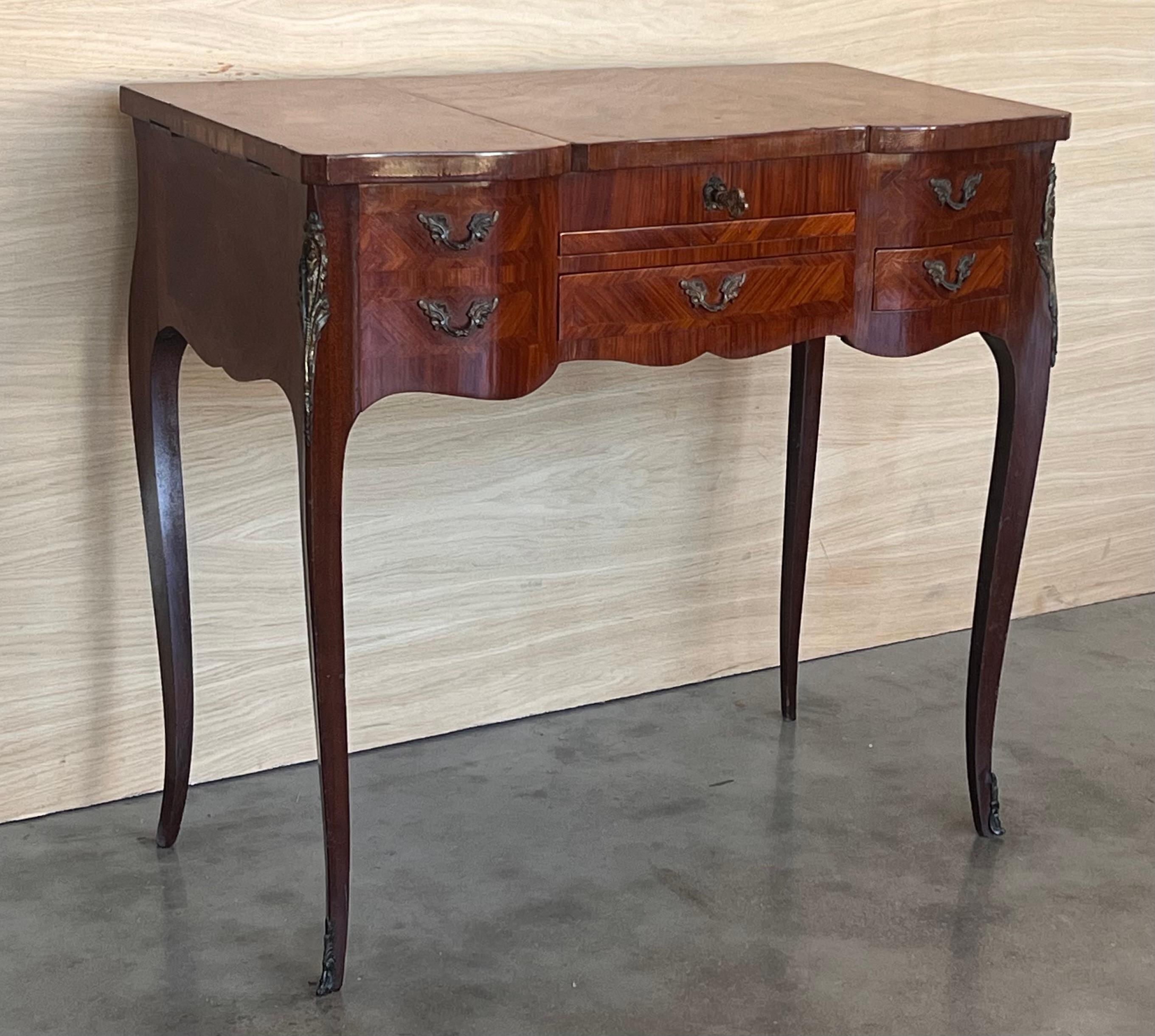 Coiffeuse o mesa de tocador estilo Luis XV del siglo XIX Francés en venta
