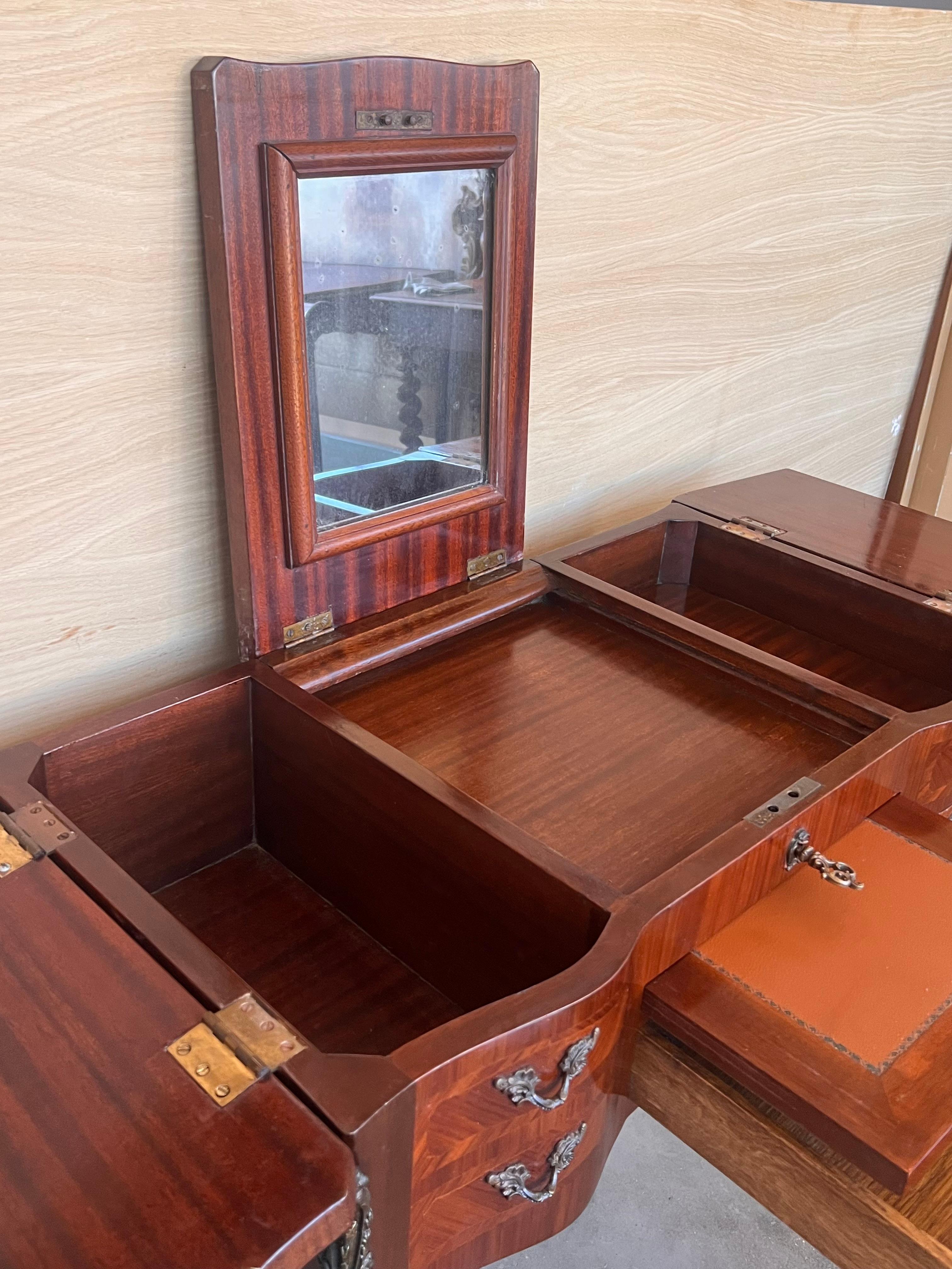 Coiffeuse o mesa de tocador estilo Luis XV del siglo XIX en venta 3
