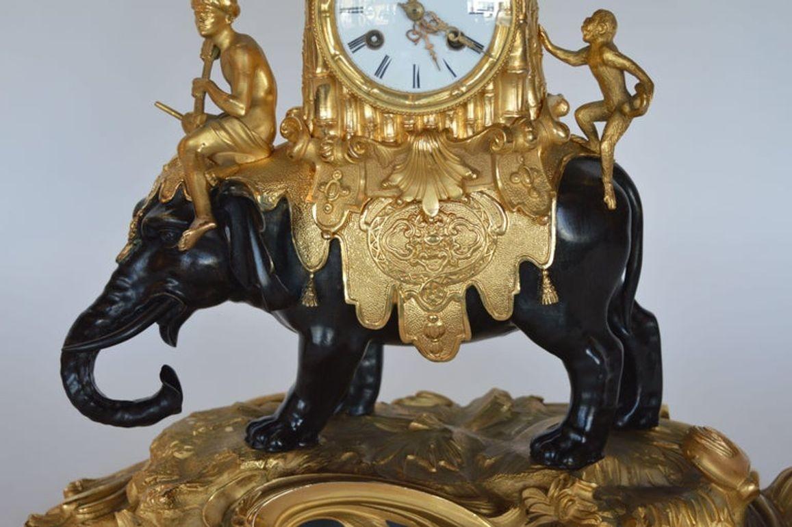 Horloge éléphant de style Louis XV du 19e siècle en bronze doré signée par Barreau F. de Bronzes Bon état - En vente à Los Angeles, CA