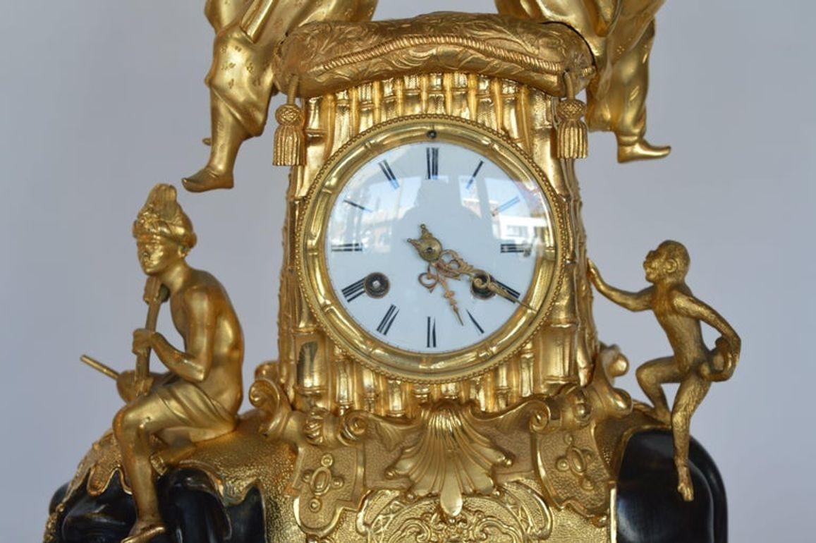 Horloge éléphant de style Louis XV du 19e siècle en bronze doré signée par Barreau F. de Bronzes en vente 1
