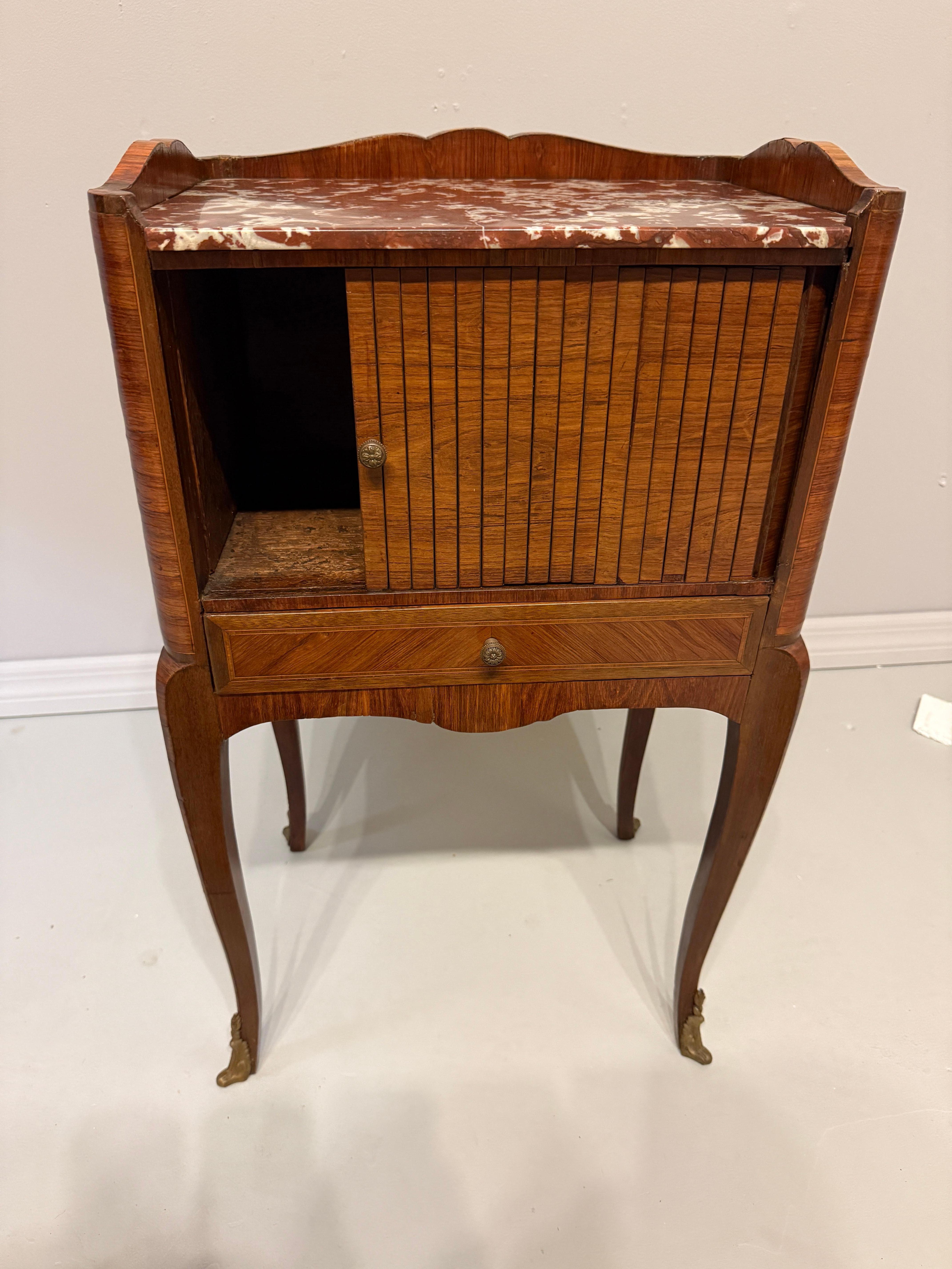 XIXe siècle Table d'appoint en bois de rose de style Louis XV en vente 6